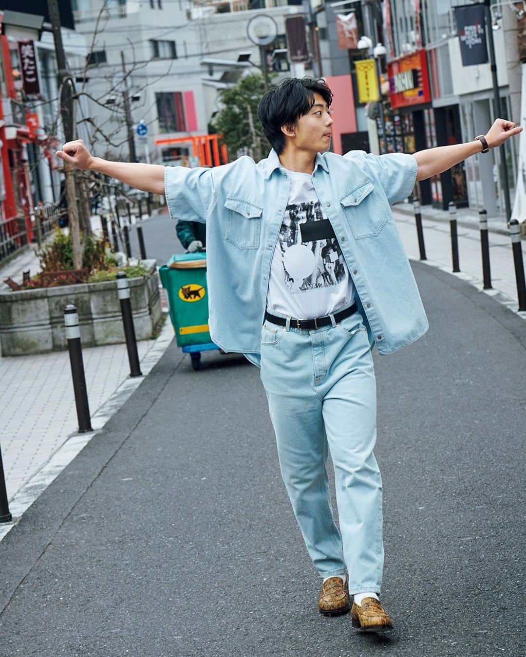 GQ JAPANさんのインスタグラム写真 - (GQ JAPANInstagram)「ジーンズと白Tの相性は抜群。ジェームズ・ディーンを超えるには、腕時計やシューズに"最高峰"を合わせたい。 #伊藤健太郎 @kentaro_official_  Photo:Takemi Yabuki @takemiyabuki Styling: Shingo Fukuyama @st_fukuyama Hair&Make-up: Jun Goto @jg510 Fashion Director: Noriaki Moriguchi @gqmoriguchi」4月23日 12時00分 - gqjapan
