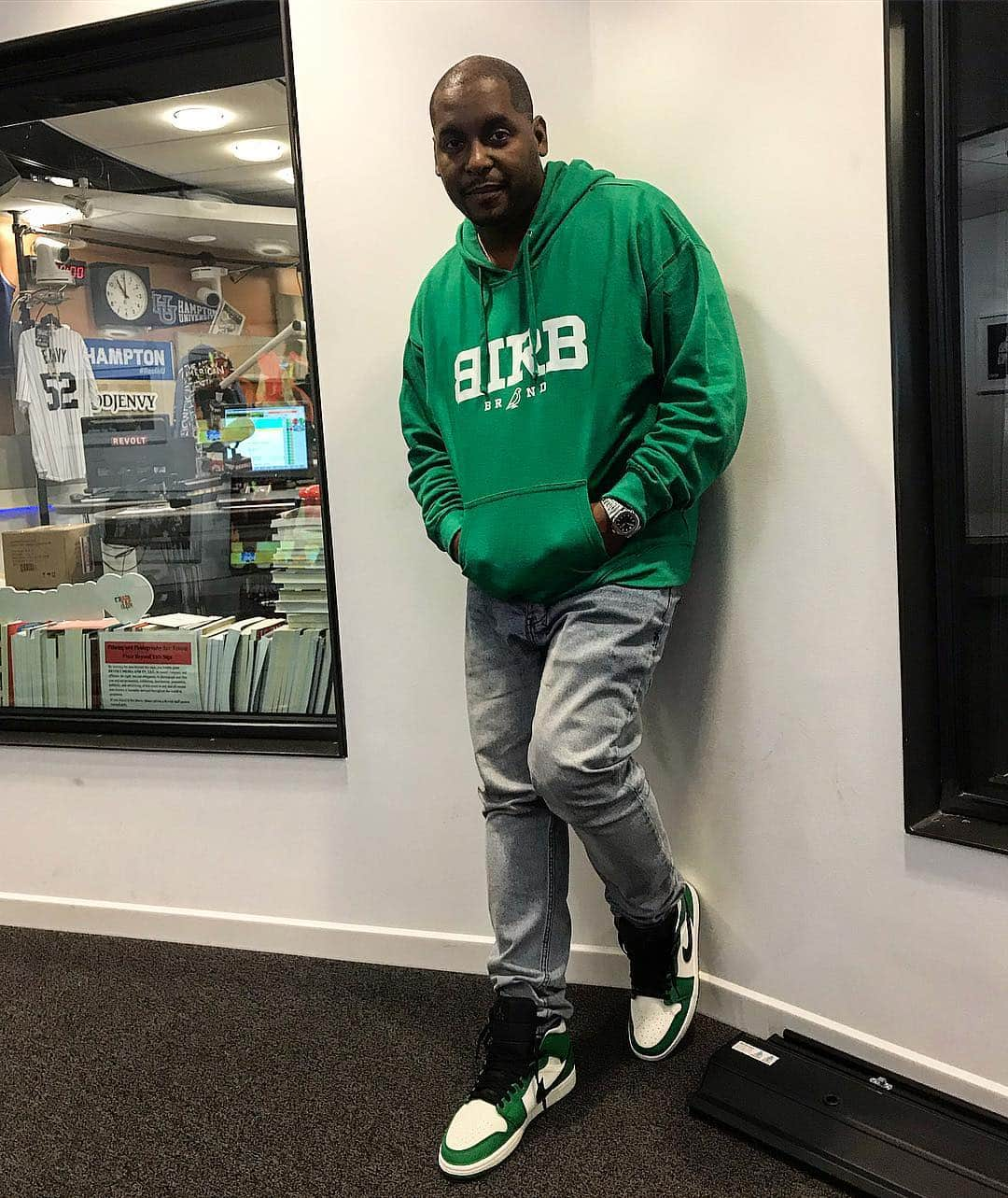 DJ Selfさんのインスタグラム写真 - (DJ SelfInstagram)「Lucky 🍀Charm ..... #nigeria  #greenwhitegreen🇳🇬 #boston #celtics」4月23日 12時01分 - djself