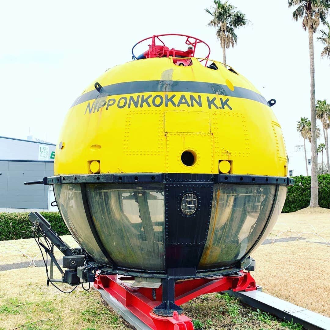 美ら島Travel のインスタグラム：「東京お台場にある船の科学館で展示されている潜水調査船「たんかい」です。 1979年に開発された小型潜水調査船で、球状船体の下半分を透明耐圧殻にして、広い視野での調査・観測を可能にしています。 ケーブルで母船と連結することで、電力などを供給する仕組みになっています。 . ☆★☆★☆★☆★☆★☆★ 船の科学館 住所：東京都品川区東八潮3番1号 電話番号：03-5500-1111 ☆★☆★☆★☆★☆★☆★ . #japan　#tokyo　#travel　#lovejapan　#lovetokyo　#odaiba　#museumofmaritimescience　#東京　#お台場　#船の科学館　#科学館　#たんかい　#潜水調査船　#南極観測　#海　#南極　#ワクワク　#一人旅　#旅行　#旅行女子　#旅女子　#旅好き　#旅行好きな人と繋がりたい　#観光名所　#観光　#東京旅行　#東京観光」