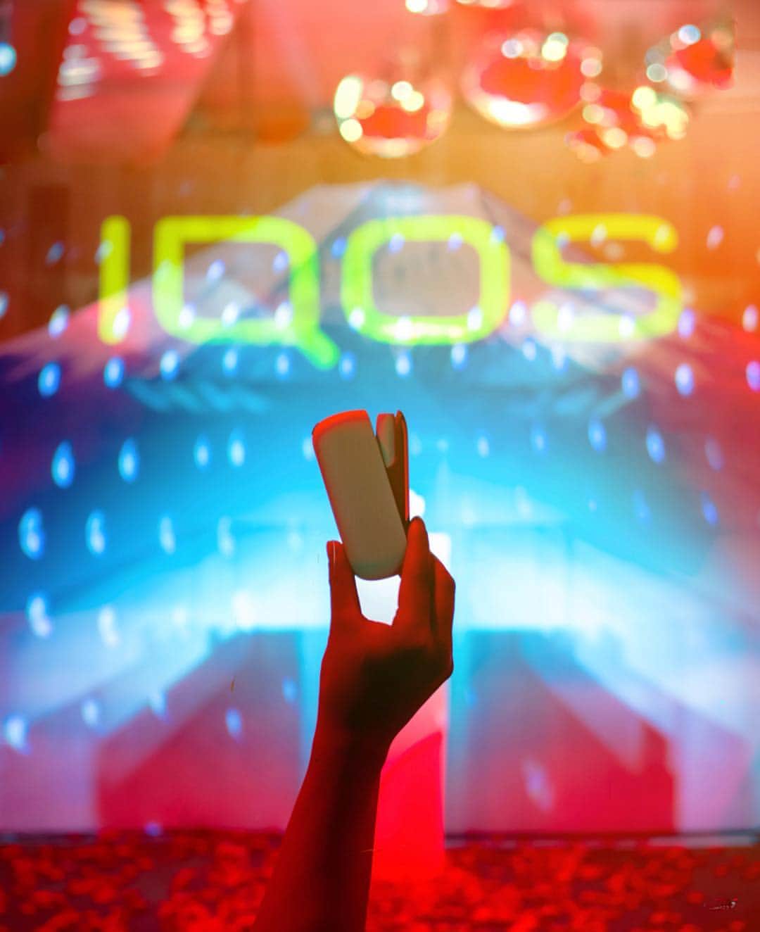のインスタグラム：「#IQOSThisChangesEverything #IQOSアンバサダー #IQOSJapan ﻿ ﻿ @iqos_jp﻿ 祝﹡改元「令和」﻿ IQOSアンバサダーとして﻿ NIPPON 祝賀モデルのお祝いイベントへ。﻿ ﻿ 日本文化に対するIQOSのリスペクト、﻿ 新元号を祝おうという粋な計らい。﻿ ﻿ 新しい時代と共に変化しながら﻿ 変わらないモノも変わるモノも﻿ ゆっくり愛していきたいなぁ﻿ などと物思いに耽りつつ過ごした。﻿ 良い宴と楽しい夜だった。﻿ ﻿ そして新元号を祝した﻿ 『IQOS 3』と『IQOS 3 MULTI』﻿ のNIPPON 祝賀モデルが発表されて、﻿ 寿なお色に一足先に触れることが﻿ できたのでした。嬉し。﻿ ﻿ 成人喫煙者のみなさーん！﻿ 詳しくはIQOSストア、公式IQOSのサイトで確認してみてくださいね。﻿ .﻿ ※成人喫煙者向けの本製品には、リスクがないわけではありません。」