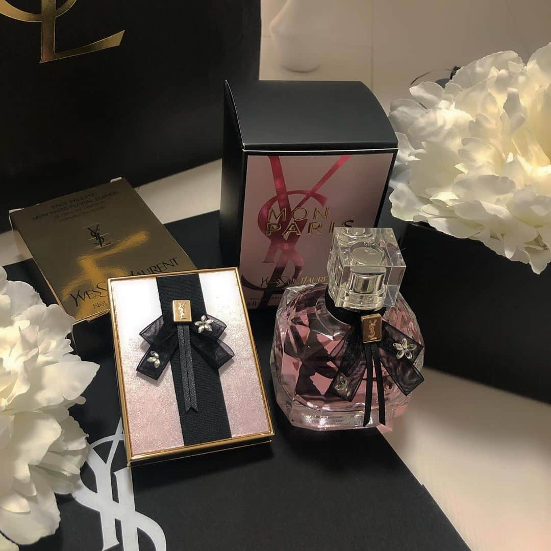 絢さんのインスタグラム写真 - (絢Instagram)「YSL BEAUTY新作フレグランス#monparisfloral  華やかで上品なとってもいい香りでこの時期にぴったり🌸 限定のフェイスパウダーも使うのが楽しみです。 見た目もとっても可愛くて幸せな気持ちになる♡ Thank you @yslbeauty 🌸🌸🌸 #yslbeauty」4月23日 12時12分 - ____ayagram____