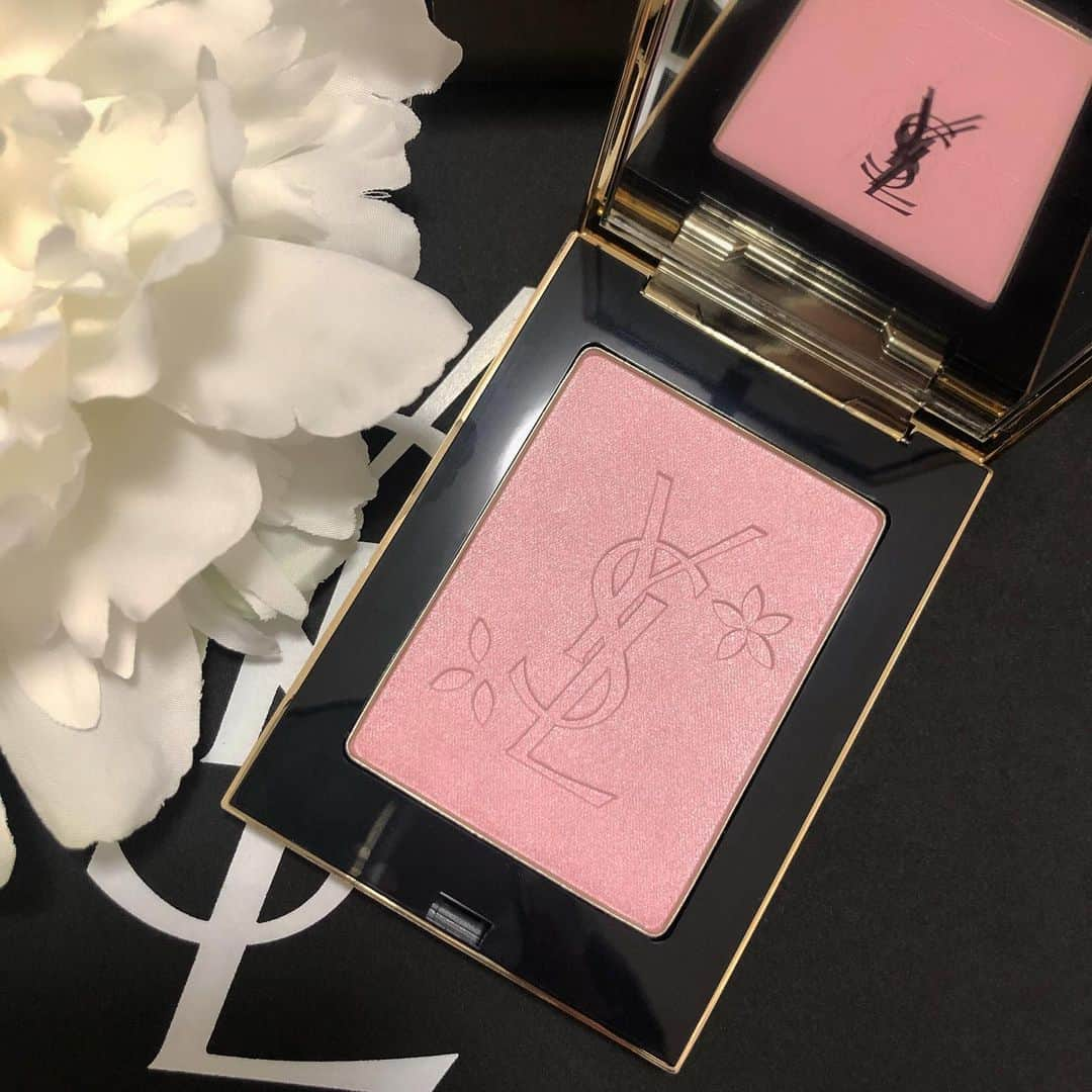 絢さんのインスタグラム写真 - (絢Instagram)「YSL BEAUTY新作フレグランス#monparisfloral  華やかで上品なとってもいい香りでこの時期にぴったり🌸 限定のフェイスパウダーも使うのが楽しみです。 見た目もとっても可愛くて幸せな気持ちになる♡ Thank you @yslbeauty 🌸🌸🌸 #yslbeauty」4月23日 12時12分 - ____ayagram____