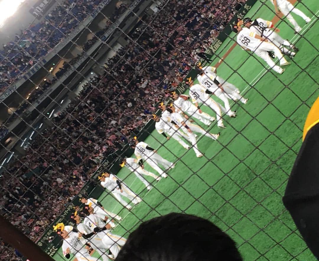 大湯みほさんのインスタグラム写真 - (大湯みほInstagram)「……… I went to the ''Tokyo dome" to see the baseball match ✨with Ayumi🌼 very exciting game ‼︎ ✨it was fun last night.✨ ・ #baseball #game #softbank #oryx #⚾️ #sports #friend #likemysister #love #👭 #smile #happy #enjoy」4月23日 12時17分 - nukazukemiho0320