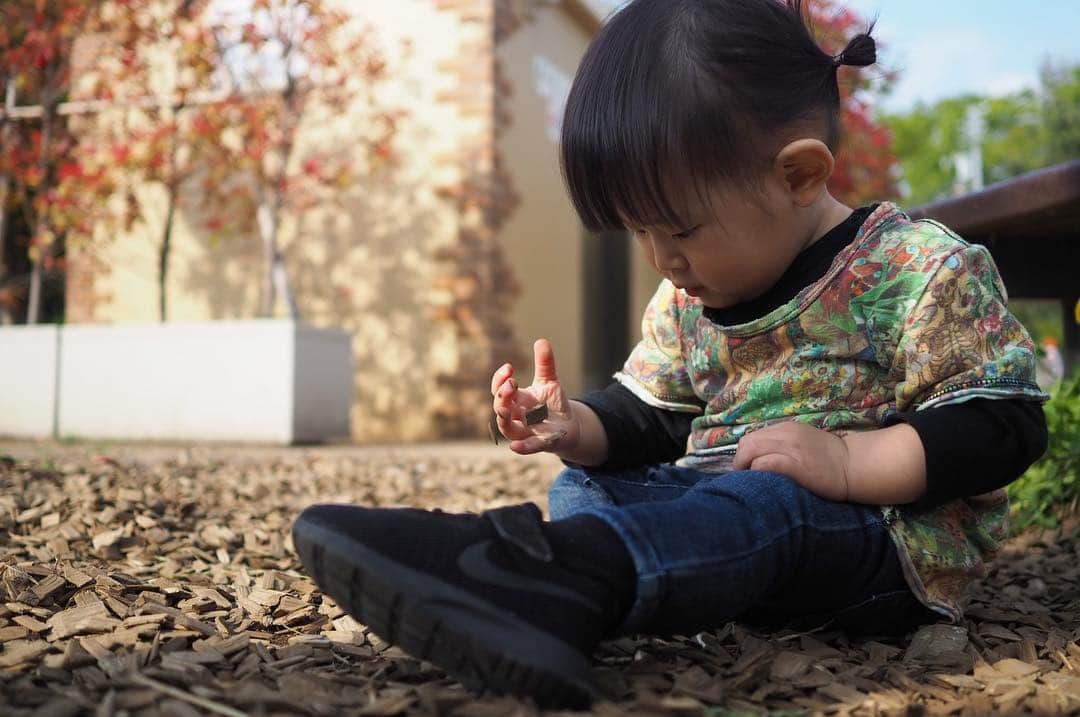 maatamagosanのインスタグラム：「生まれるずっと前から持ってたTシャツが着れるようになった。ちょっとまだ大きいけどかわいいし嬉しい。」