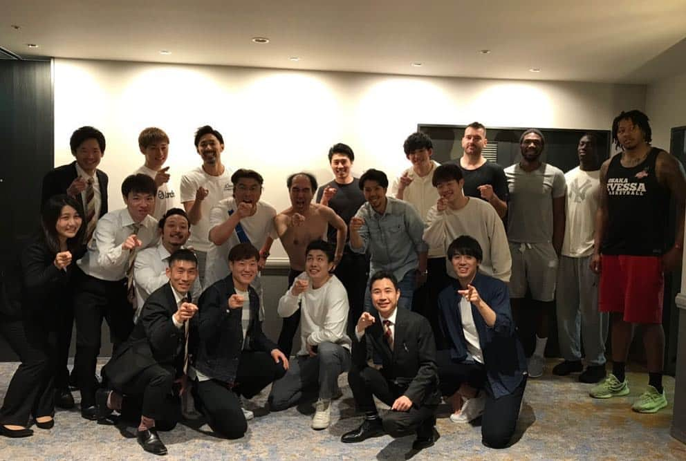 藤高宗一郎さんのインスタグラム写真 - (藤高宗一郎Instagram)「2018-2019シーズン応援ありがとうございました。 改めて沢山の方に支えられてバスケットが出来ているんだと感じたシーズンでした。 まだ試合が残っているチームもありますが、少し休んで次の活動に向けて準備していきたいと思います！ 沢山の方々に感謝してこれからも頑張ります。 #大阪エヴェッサ」4月23日 12時34分 - ssou3