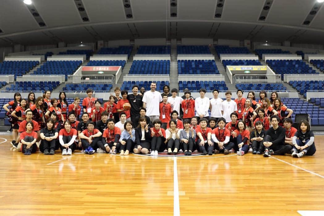 藤高宗一郎さんのインスタグラム写真 - (藤高宗一郎Instagram)「2018-2019シーズン応援ありがとうございました。 改めて沢山の方に支えられてバスケットが出来ているんだと感じたシーズンでした。 まだ試合が残っているチームもありますが、少し休んで次の活動に向けて準備していきたいと思います！ 沢山の方々に感謝してこれからも頑張ります。 #大阪エヴェッサ」4月23日 12時34分 - ssou3