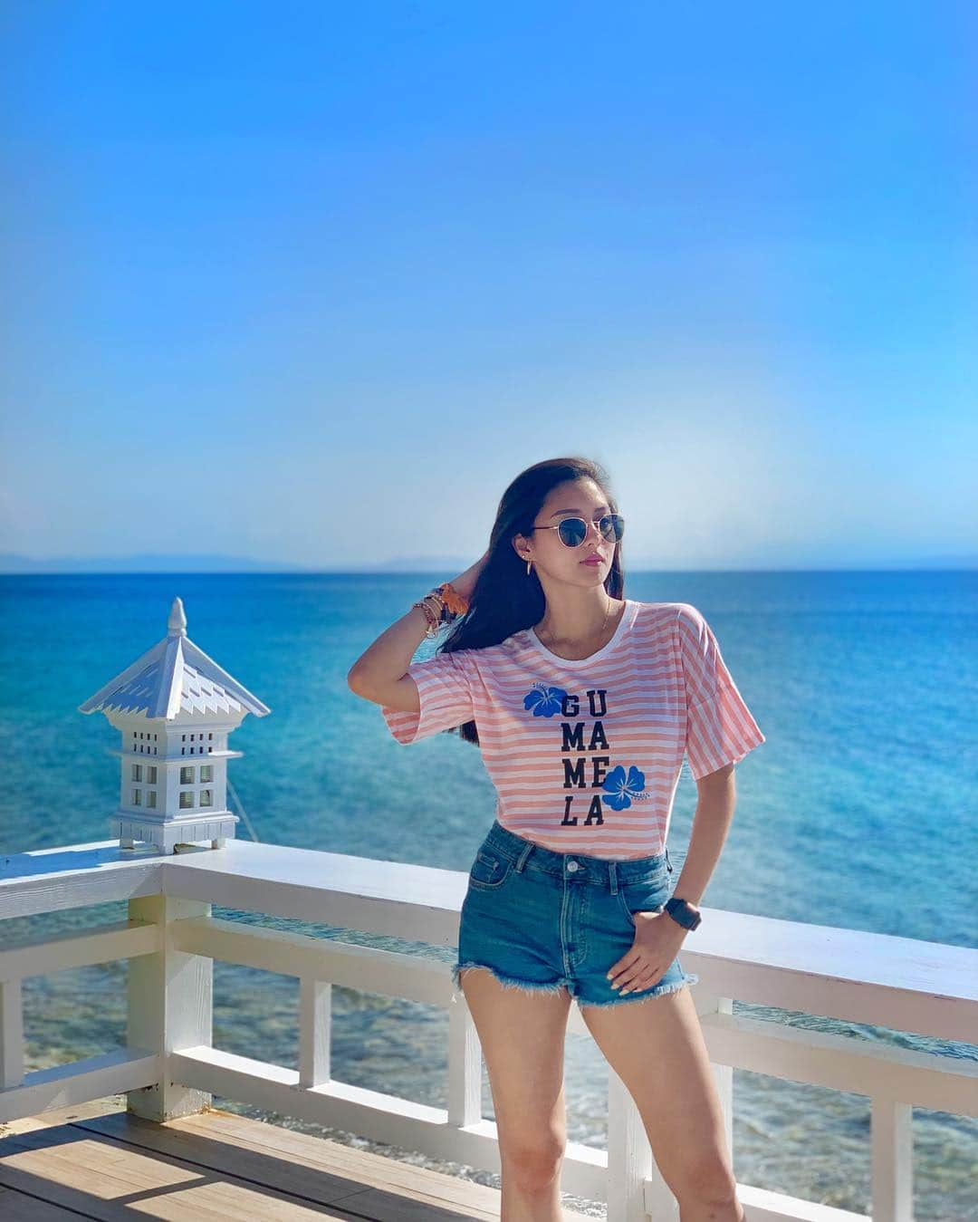 Kim Chiuさんのインスタグラム写真 - (Kim ChiuInstagram)「feelin the summer heat!!!☀️🌺🌊. . 🌺top from @benchtm」4月23日 12時49分 - chinitaprincess