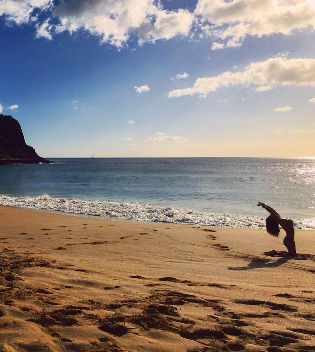 ニコール・シャージンガーさんのインスタグラム写真 - (ニコール・シャージンガーInstagram)「Realign yourself, your soul and your spirit with Mother Earth. Love, cherish and protect her as we should ourselves 💚🌎🙏🏼 #earthday」4月23日 12時52分 - nicolescherzinger