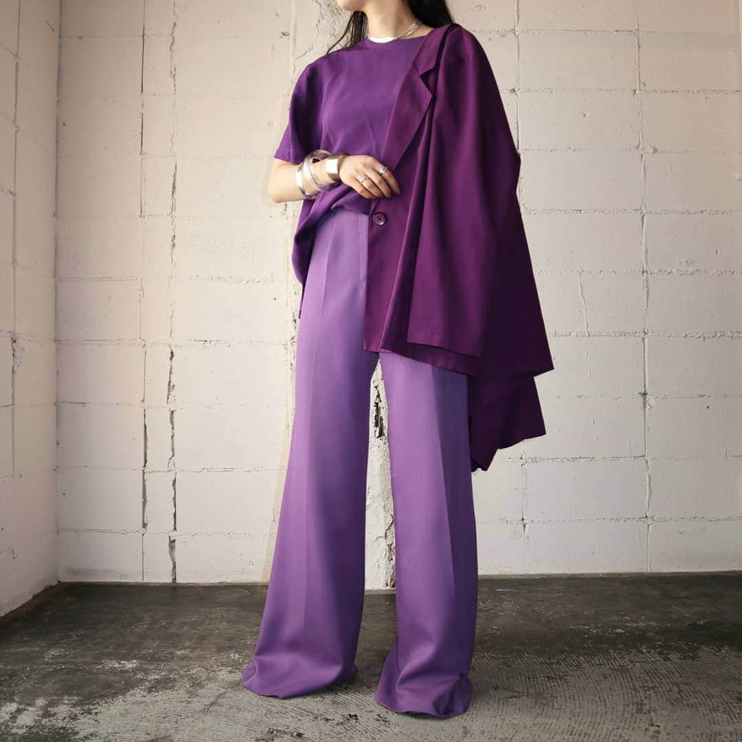 吉祥寺 古着屋 Orfeoのインスタグラム：「All Purple Style  #orfeo #kichijoji #vintage #used #fashion #coordinate #outfitts  掲載商品のお問い合わせはメールにて承っております。コメント、DMでのお問い合わせは受け付けておりませんのでご了承ください。」