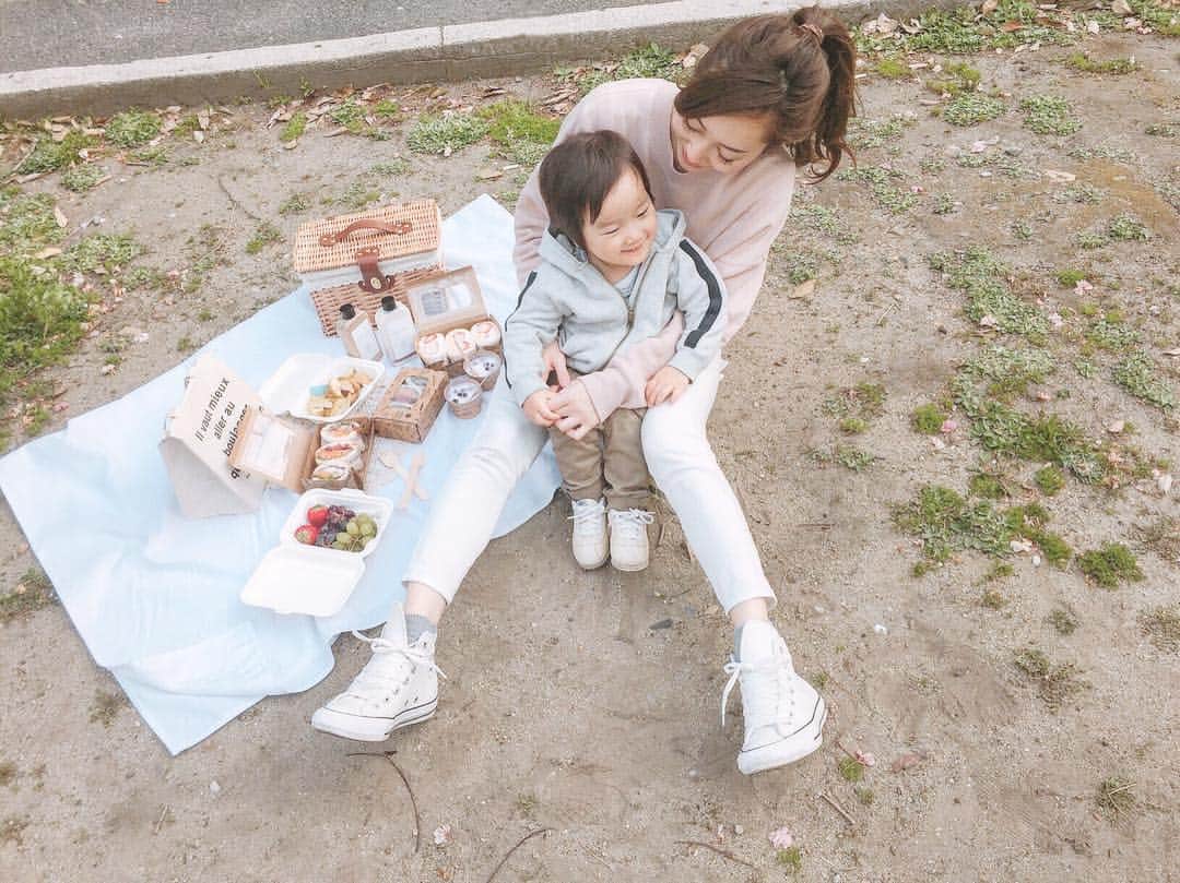 のインスタグラム：「ムーちゃんの好きなものたくさんピクニック🐥」
