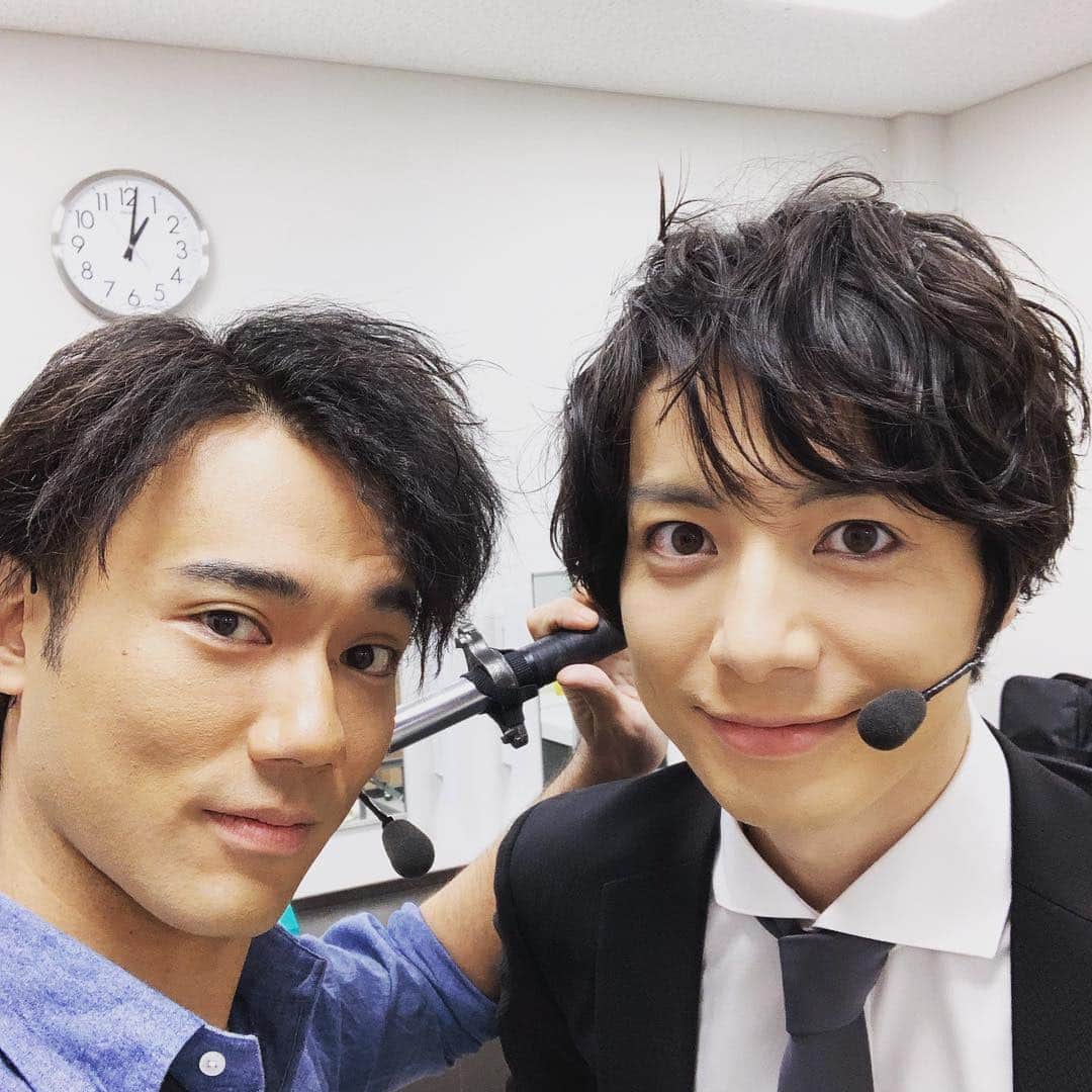 のインスタグラム：「さてさて！ 本日も頑張りますよぉ〜😊 今日は #嘉納監視官 と！！ #日本青年館 にてお待ちしてます✨  #舞台 #PSYCHO-PASS #サイコパス #相田康生 #執行官 #嘉納火炉 #監視官 #和田琢磨 #小澤雄太 #yuta_ozawa #おざっつ #ozatts」
