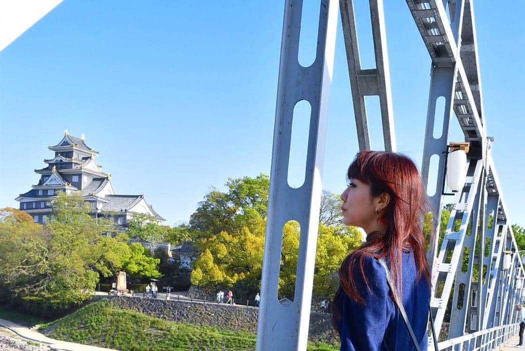 yucat（加藤有加利）さんのインスタグラム写真 - (yucat（加藤有加利）Instagram)「岡山城下見もおわり、せっかくなので隣にある後楽園にも行ってきました。 みんなももしライブ前や後にお時間あったらとても素敵な場所なので行ってみてね🌿 日本の美しさをたくさん感じれます。 ・ ・ 後楽園内にあるさざなみ茶屋さんで 梅ジャムソフトも食べました🍦 甘くて酸っぱくて美味しかった💕 サイン書かせていただきました。 お店のどこかに置いてもらえるのかな？ワクワク こちらも立ち寄った際にはぜひ。 抹茶や和菓子も気になったよ。 庭園を見ながらなんて何とも優雅。 ・ ラジオ生出演に収録に岡山城打ち合わせに後楽園観光まで盛りだくさんな岡山の旅でした。 行けば行くほど岡山が好きになる。あたたかい人ばかりでいつも心がほにゃっとなります。 岡山城も後楽園もFM岡山のDJ牛嶋さんがずっとお写真撮ってくださっていたのですが、素敵な写真ばかり！私本当に楽しそうw ・ 来月の岡山城ワンマンみんなで最高の一日にしましょうね〜💫 ・ ・ #yucat #加藤有加利 #rythem #岡山の旅 #岡山 #岡山城 #城 #fm岡山 #japan #castle #okayamacastle #和 #後楽園 #庭園」4月23日 13時25分 - yucat1031