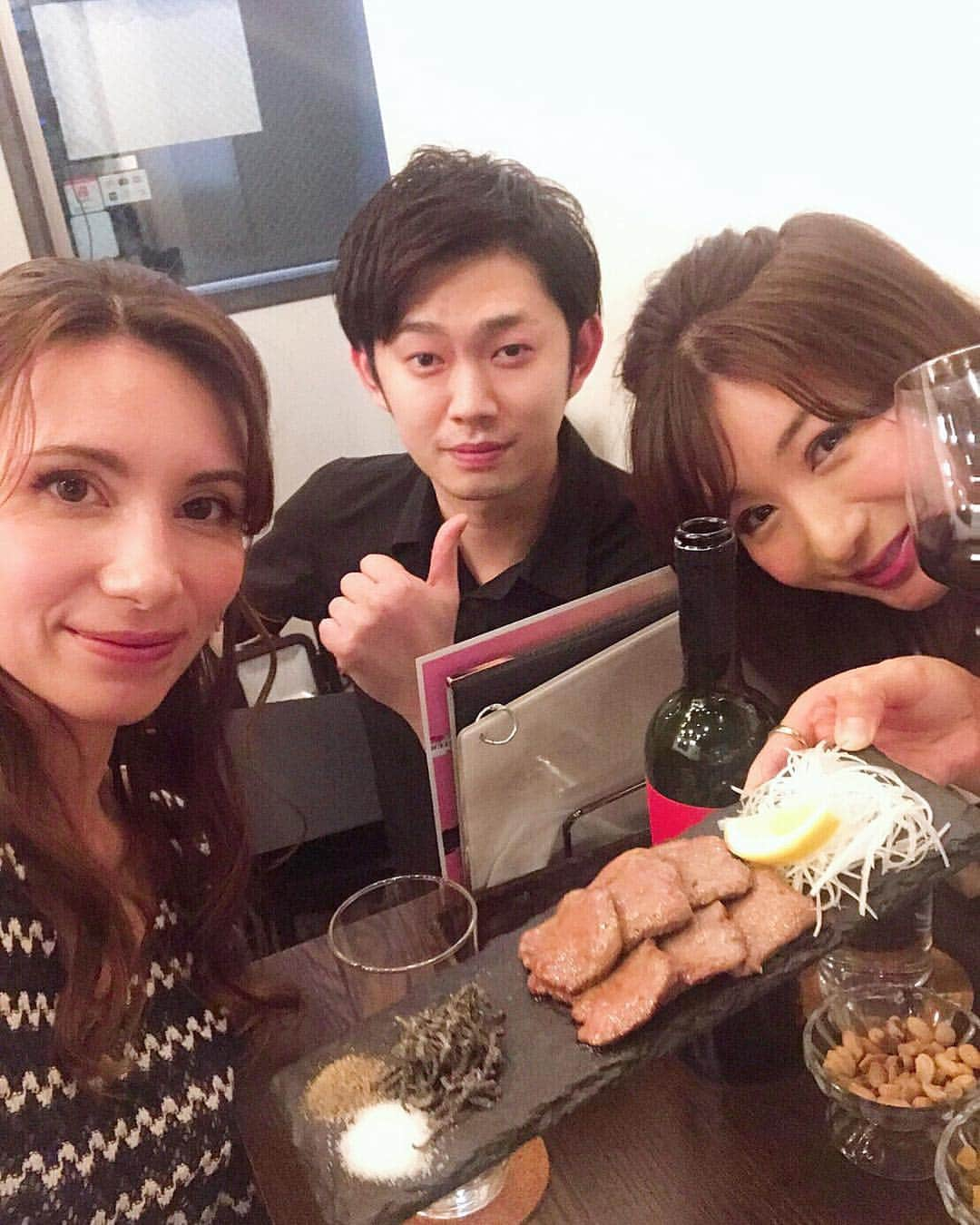 中村江莉香さんのインスタグラム写真 - (中村江莉香Instagram)「@shitans_yushima 行ってきたよ〜😍🥩🍖🥓お肉がとにかく美味しい🥶🥶💓お友達の @rikiyy.a がやっているお店🥰💛💛湯島駅近くなので、気になる方は是非行ってみてほしい〜❤️❤️ オープンから終電まで居ちゃった😂☝️ワインのセレクトも最強でした☺️🍷 シルたんとの女子会は安定の話が終わらず...笑 飲む量も食べる量も素晴らしい私たちでしたyo🥶🥶♥️笑 #湯島 #肉バル #shitans #イケメン店員 #イケメン店員さん #湯島駅すぐ #湯島駅 #お肉 #お肉好きと繋がりたい #お肉好きすぎる #美味しいご飯屋さん #お気に入りのお店 #女子会 #女子会最高 #アラサー女子 #理解し合える関係 #大人女子会」4月23日 13時33分 - erica_nakamura