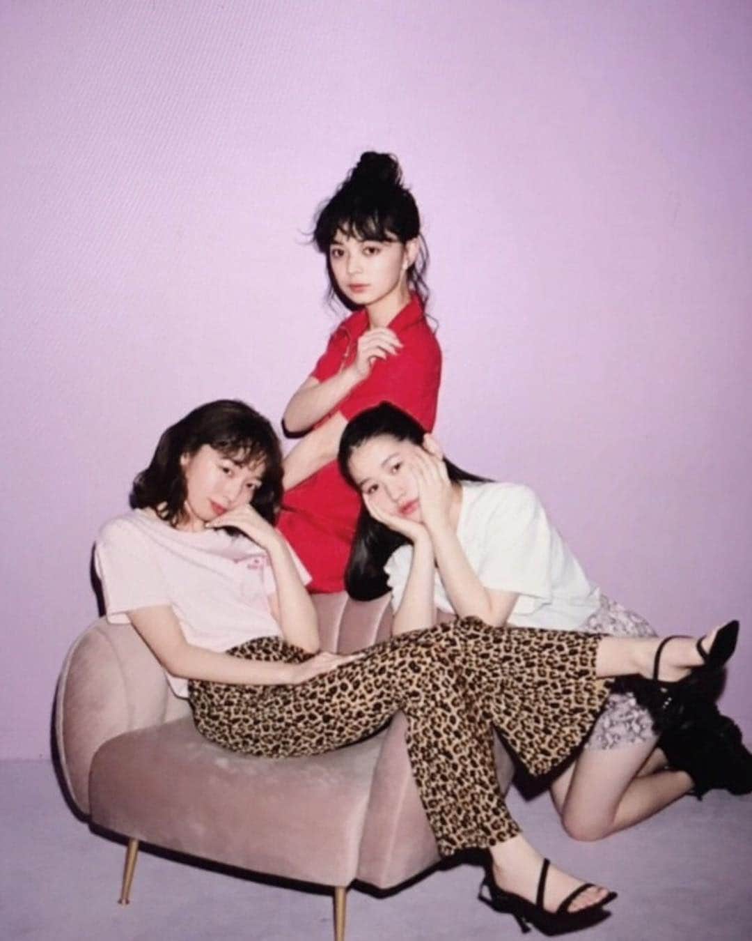 ANGERMEさんのインスタグラム写真 - (ANGERMEInstagram)「本日4/23、ViVi 6月号発売になりました🐇🌷 アンジュルムから、#上國料萌衣・ #笠原桃奈・ #勝田里奈 の3人が載せていただいています📘 まさかViViに載れる日がくるなんて...！本当にうれしかったです✨ かわいいかわいい妹達と一緒に撮影できてとっても楽しかった👧🏻👧🏻 3人でいろんなお話もしたので、インタビュー記事にも注目です👀” ぜひチェックよろしくお願いします〜♩本屋さんへGO💨 勝田里奈 #アンジュルム #vivi #angerme #勝田里奈 #上國料萌衣 #笠原桃奈」4月23日 13時52分 - angerme_official