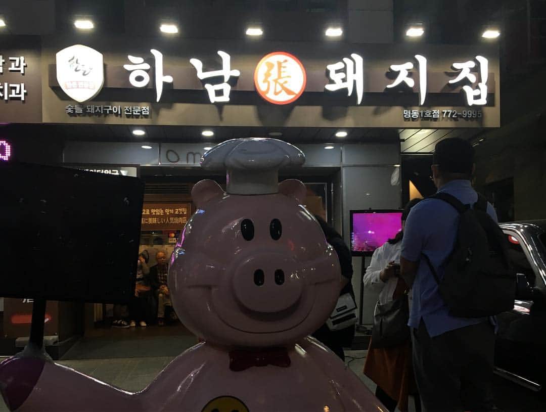 福田沙紀さんのインスタグラム写真 - (福田沙紀Instagram)「명동明洞にもあって 行きやすくて美味しいお店。 韓国の友人も、ここ美味しいから大丈夫だよ！って言っておりました🙆‍♀️ 大好きなモクサルが食べたくて モクサルとサムギョプサル、豚カルビの600グラムもあるセットを頼みましたが 追加にきのこ盛り合わせと、 お弁当キムチチャーハンもペロリと食べることが出来ちゃった😋 #하남돼지집 @kaorimurajiofficial」4月23日 14時12分 - sakifukuda_official