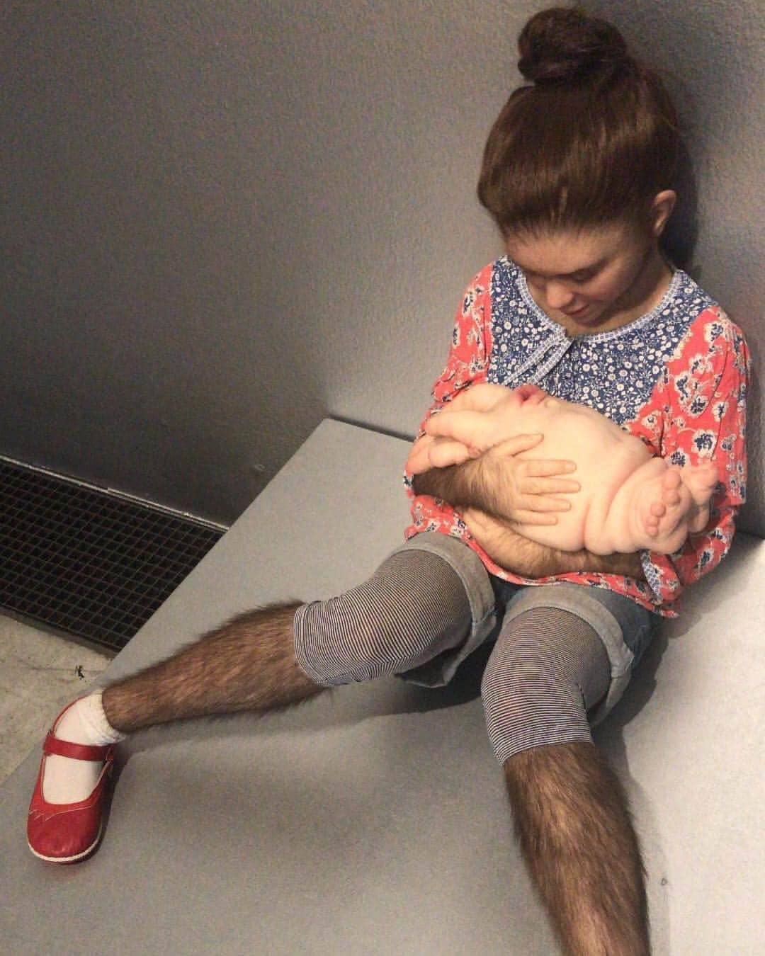 水原希子 さんのインスタグラム写真 - (水原希子 Instagram)「Patricia Piccinini ❤️A World of Love @patricia.piccinini  私たちが生きているこの世界には、沢山の愛の形があって、 それは一言では言い尽くせない。環境や感情、色んな事が 細かく、複雑な層、レイヤーになって重なっている。 もっと沢山の人が、世の中にあるルールに囚われすぎずに、 多様な愛の形を寛容な気持ちで見守る事が出来たら素敵だな💭  そんな未来を夢見てます。 知らない事に対してNoと言うのは、自分が知ってるもの以外 受け入れられないから。Noというのは簡単。狭い。 私はもっとYesを増やして、前進したい。拡張したい。 知らないものを拒絶しないで、凝視してみる。 自分の中に沸き起こる 色んな声に耳を澄ませてみる。 受け入れてみる。自分の感覚、思考が変化していくのを感じる。 そしたら心のどこかがホッとして気持ちよくなるんだよね。 ああ、世界にはまだ自分の知らない事が沢山ありふれていて、 私が知っている事や、見ているのは世界って まだほんの一部なんだなって。 そうやって生きる楽しみが増えていく❤️」4月23日 14時14分 - i_am_kiko