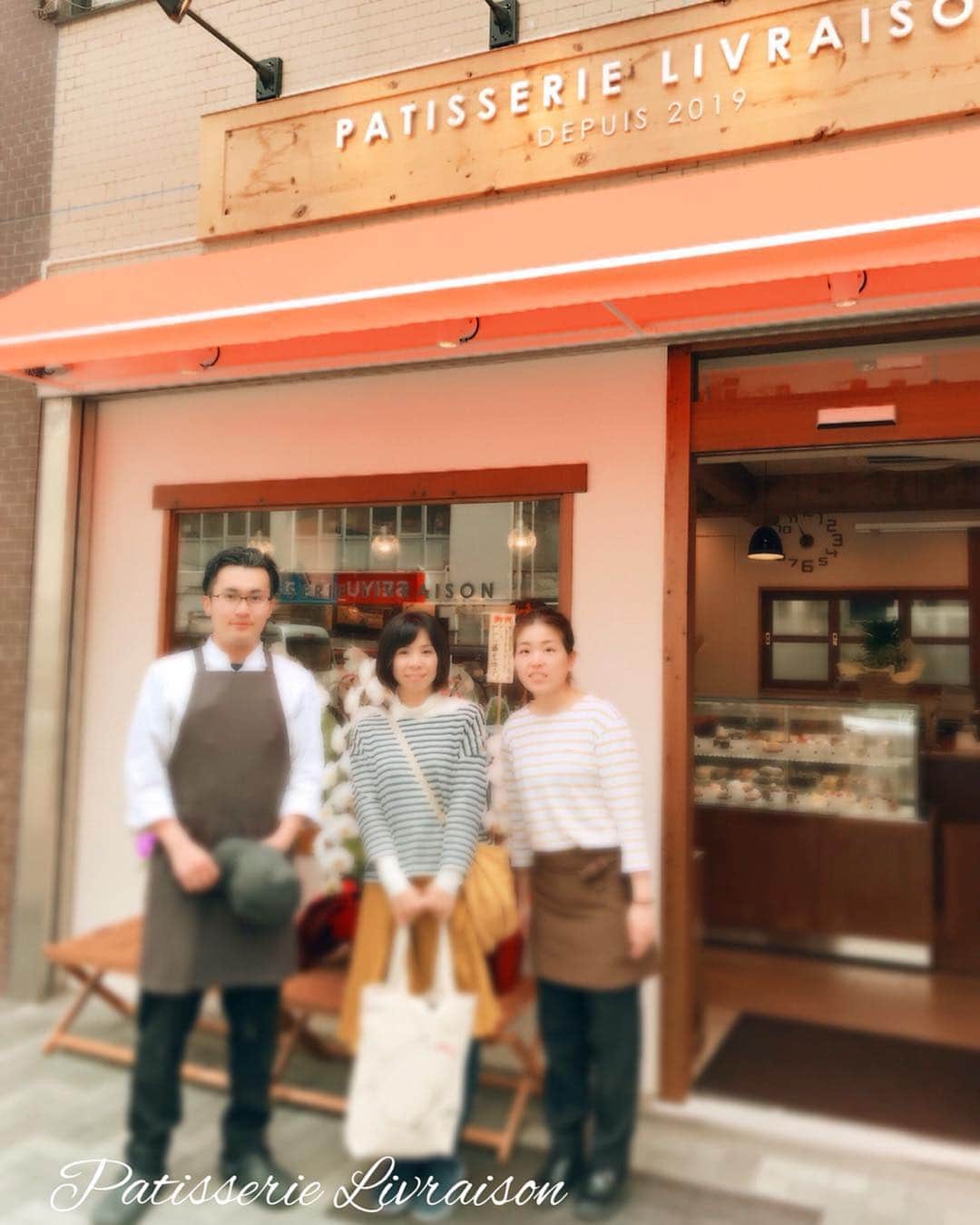 イラストレーター山崎牧子さんのインスタグラム写真 - (イラストレーター山崎牧子Instagram)「Patisserie Livraison パティスリー リブレゾン  東京都 JR国分寺駅近く 4月13日にオープンされた 洋菓子屋さん💕 念願叶って行って来ました。 お菓子の詰合せのボックスの 他にも、描かせていただいた 小さなパティシエ（ルルとノワ） がちょこんといたりして、 それがとてもうれしく…お店の 隅から隅まで幸せな空気をいっぱい 吸い込んで、手には持てるだけの お土産の焼菓子を 買って帰ってきました。 生菓子も溜め息が出るほど素敵 でしたが、それは今度の楽しみに とっておきます☺️ お店のホームページももうすぐ ご覧いただけるとのことです💕 OPEN 10:00〜19:00 定休日 火曜日 HP  https://www.livraison.co.jp  #ケーキ#パティスリーリブレゾン#国分寺#スイーツ#焼菓子#水彩画#イラストレーター#パティシエ#東京#洋菓子店#パティスリー#リブレゾン#patisserielivraison#japan#tokyo#illustration#sweets#patisserie#livraison」4月23日 14時17分 - makiko.inatome