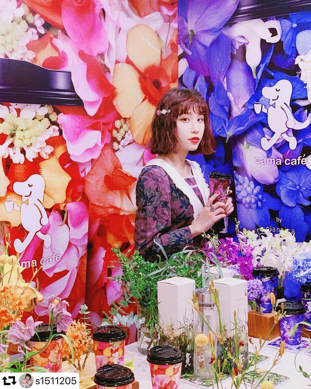 planticaさんのインスタグラム写真 - (planticaInstagram)「Repost @s1511205 ・・・ ☕️cama x plantica 春漾花季💐 感謝 @camacafe_tw 的邀請，今年它們與日本花藝設計團隊 @plantica_jp 合作，推出系列聯名商品，一直都很喜歡花藝設計🌹現場真的超美！當天還邀請了花藝藝術家木村貴史老師來為我們介紹並教導我們手作水中永生花，覺得我穿這件花洋裝真的穿對了！是不是跟現場很搭😍今天除了分享美美的照片也要來告訴大家好康的～ ✈️IG美拍抽沖繩雙人來回機票 ❚ 04/19 - 05/14 ⋆ 拍攝美杯或花香系列商品 ⋆ 公開上傳IG貼文或限時動態 ⋆ 完成以下標註： @camacafe_tw @plantica_jp #春漾花季 就有機會抽中沖繩雙人來回機票或花漾雙層玻璃瓶～ 打卡門市☕️cama café 南京龍江店 📍台北市中山區南京東路三段82號 - ❚ 04/19 - 06/02 ⋆ 4月週末會員花香飲品買1送1 ⋆ 大杯花香手沖/冷萃飲品88折 ⋆ 六款花漾美杯等你收藏 #拿鐵 #咖啡 #插花 #咖啡廳 #春漾花季 #camacafe #latte #floral #art」4月23日 14時24分 - plantica_jp