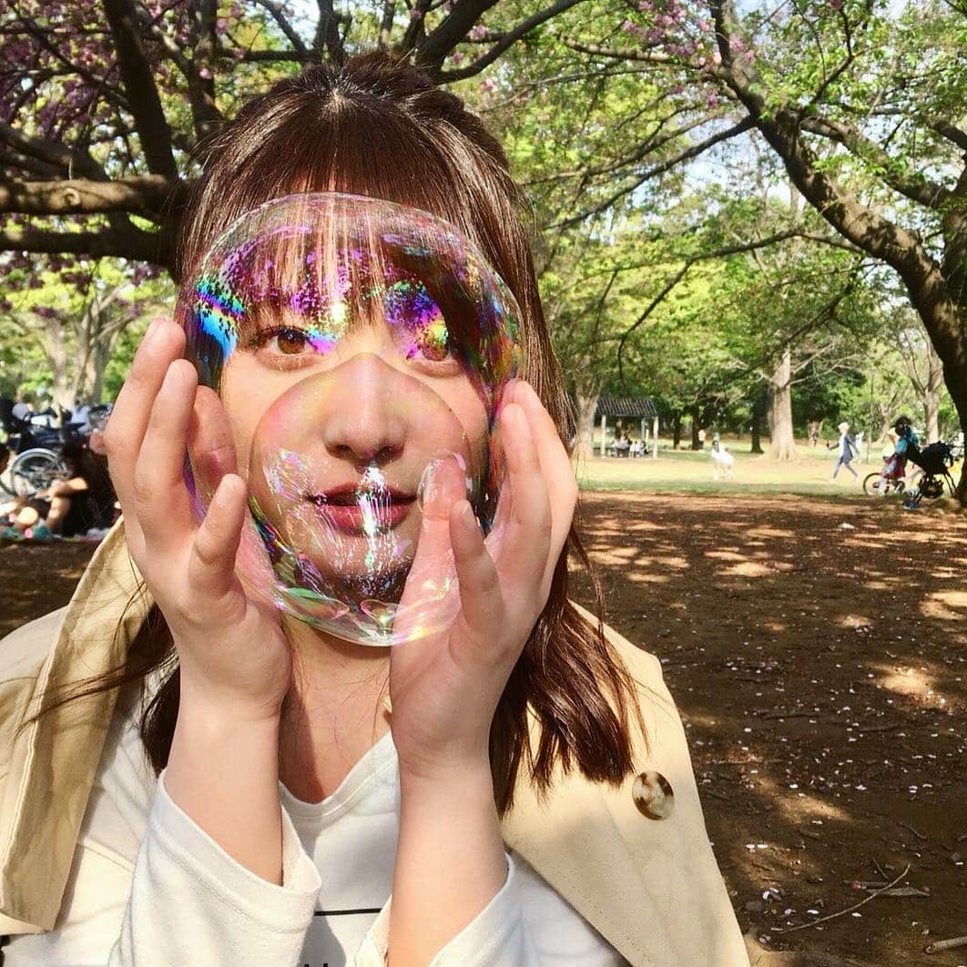 のインスタグラム：「親友とピクニックしてきた！ 懐かしいおもちゃでも遊んだ！ 分かるかな？笑  #ピクニック  #バルーン」