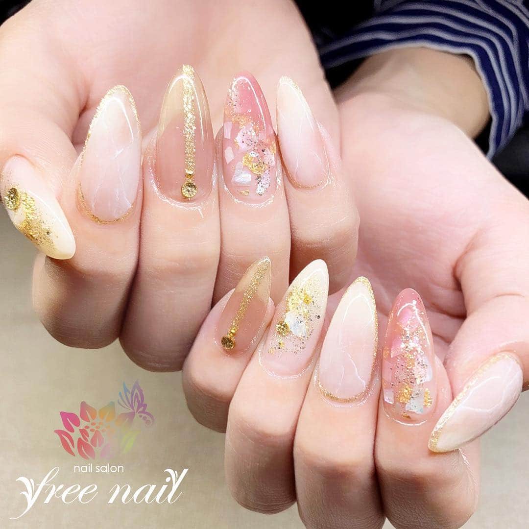 free nail フリーネイルのインスタグラム：「. お客様ネイル💅🏻🌸✨ . ビューティーニュアンスネイル🌸✨ . 透明感レディーに🌸✨ . ご来店ありがとうございました🙇🏻‍♀️🙇🏻‍♀️🙇🏻‍♀️💗 . #ネイル #フリーネイル #ネイルアート #ジェルネイル #ネイルサロン #大阪ネイルサロン #ネイルデザイン #ネイルチェンジ #ニュアンスネイル #大理石ネイル #シェルネイル #金箔ネイル #ラメライン #ピンクネイル #乳白色ネイル #デザインネイル #シンプルネイル #トレンドネイル #大人ネイル #春ネイル #スプリングネイル #美甲 #日式美甲 #springnails #nailsart #nailsalon #nailsdid #newnails #newnail #freenail」
