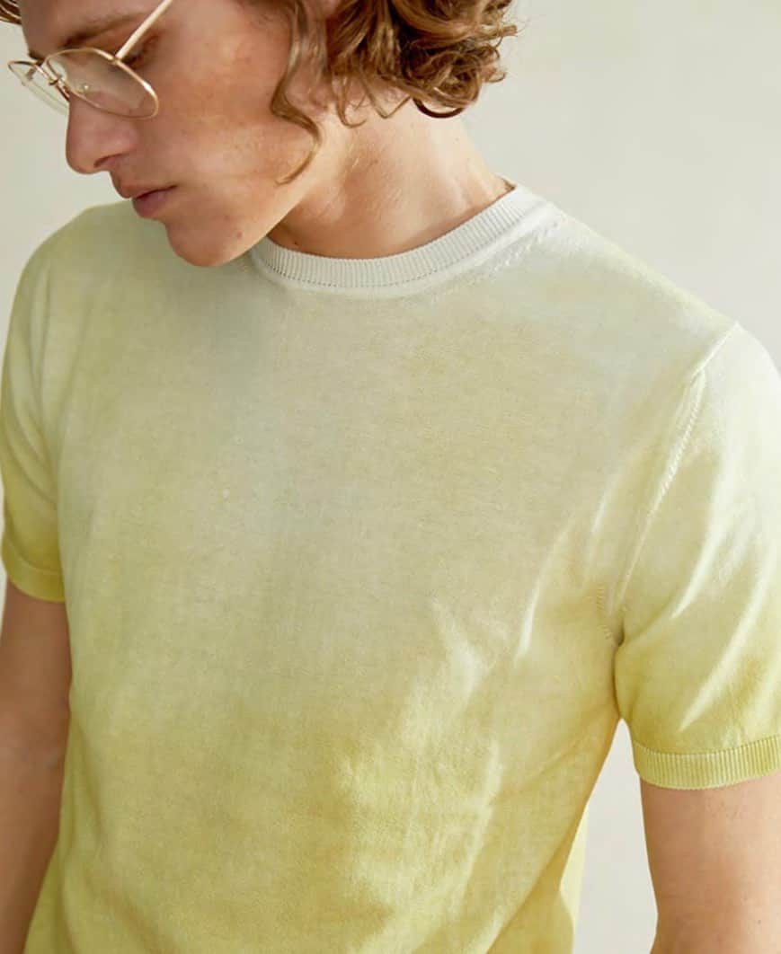 アルテアのインスタグラム：「SHADESofSPRING  #alteamilano #menswearfashion #summer #spring #cool #knitting #tshirt」