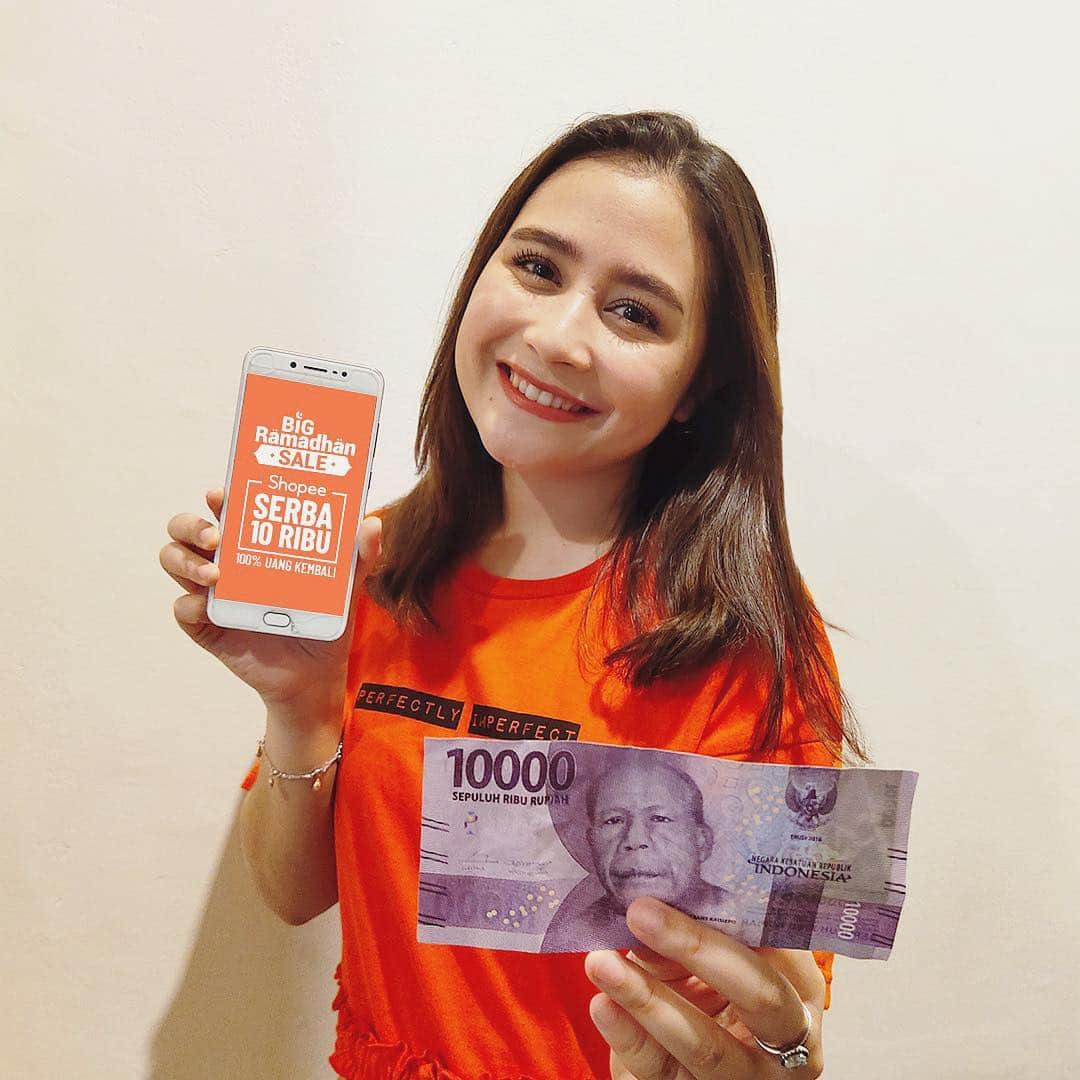 Prilly Latuconsinaさんのインスタグラム写真 - (Prilly LatuconsinaInstagram)「Hari gini uang 10 RIBU bisa dapet apa ya? Cuma di @shopee_id, dengan hanya 10 RIBU kamu bisa dapet Smartphone, Tablet, Emas, Motor, paket UMRAH bahkan Mobil Mewah yang bisa kamu dapatkan hanya 10 RIBU.  Jangan sampe ketinggalan ya! • Download aplikasi #ShopeeID dan masuk ke Shopee Games untuk ikutin #ShopeeSerba10RIBU sekarang juga!」4月23日 15時15分 - prillylatuconsina96