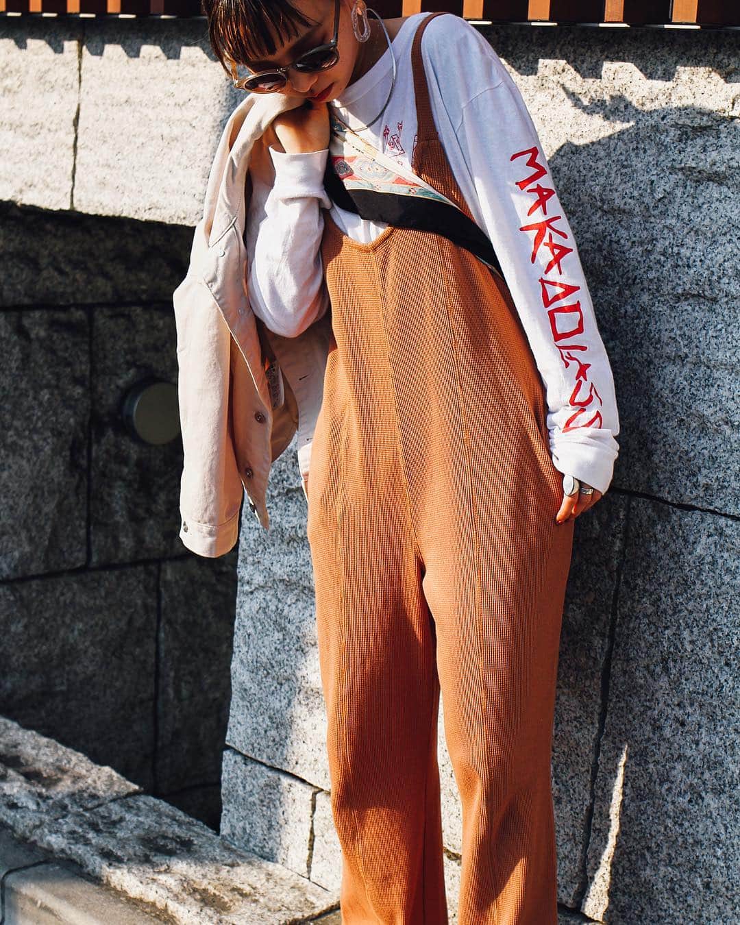 Fashionsnap.comさんのインスタグラム写真 - (Fashionsnap.comInstagram)「【#スナップ_fs】 Name 真実子  Jacket #KBF Shirt #MakaLassi overalls #RayBEAMS Shoes #VANS Eyewear #Ray-Ban  #fashionsnap #fashionsnap_women」4月23日 15時17分 - fashionsnapcom