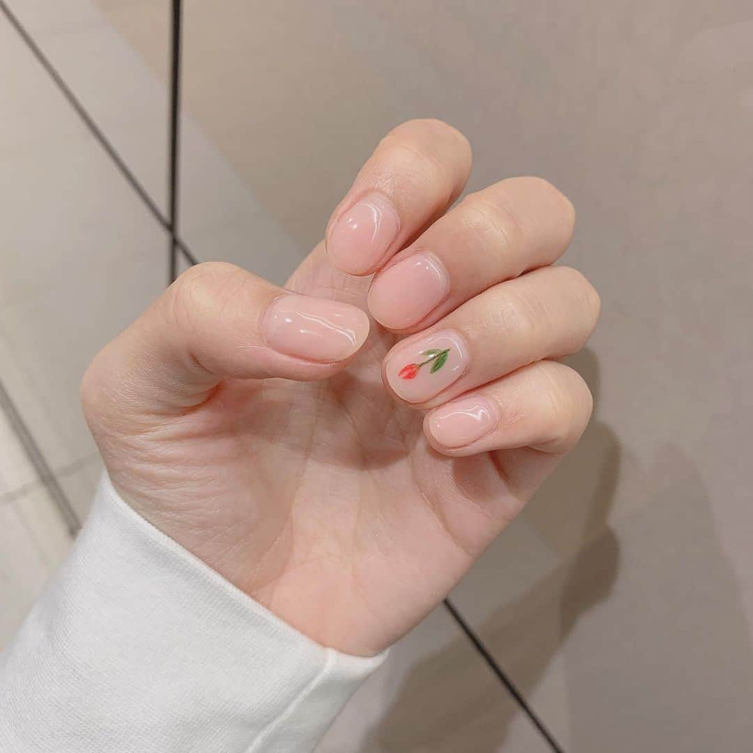 田村響華さんのインスタグラム写真 - (田村響華Instagram)「new nail 🌷  #ネイル #ショートネイル #お花ネイル #チューリップネイル」4月23日 15時21分 - kyo_ka1016