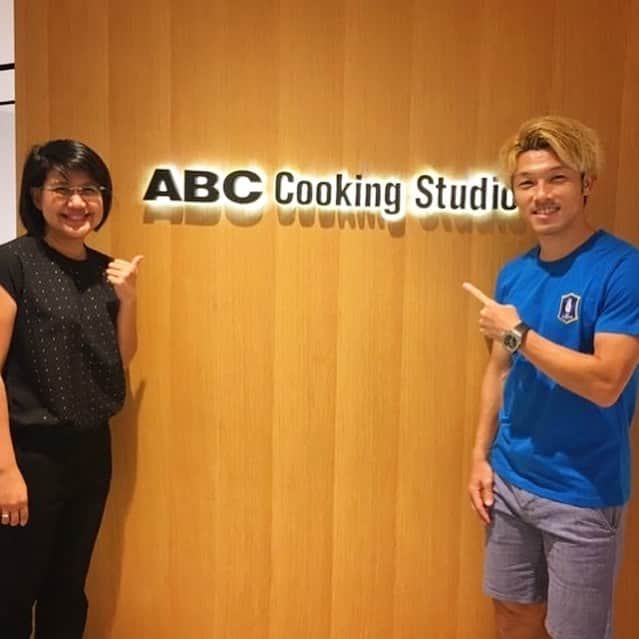馬場悠企さんのインスタグラム写真 - (馬場悠企Instagram)「〝ABC Cooking Studio 〟 へ行って来ました。  初めてのガトーショコラ作り😊 めっちゃ楽しかったー❗️ しかも焼き立てを食べれてめちゃ美味しかった✨  AMU先生、オーナーさん ありがとうございました！！ #abccooking #abcクッキング #タイ #バンコク #ガトーショコラ #デザート #体験 #教室 #facebook #instagram」4月23日 15時32分 - yuki_bamba32