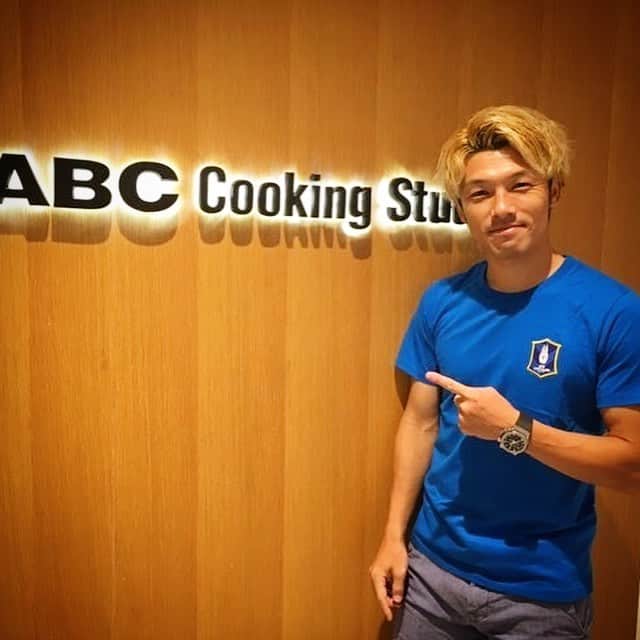 馬場悠企さんのインスタグラム写真 - (馬場悠企Instagram)「〝ABC Cooking Studio 〟 へ行って来ました。  初めてのガトーショコラ作り😊 めっちゃ楽しかったー❗️ しかも焼き立てを食べれてめちゃ美味しかった✨  AMU先生、オーナーさん ありがとうございました！！ #abccooking #abcクッキング #タイ #バンコク #ガトーショコラ #デザート #体験 #教室 #facebook #instagram」4月23日 15時32分 - yuki_bamba32