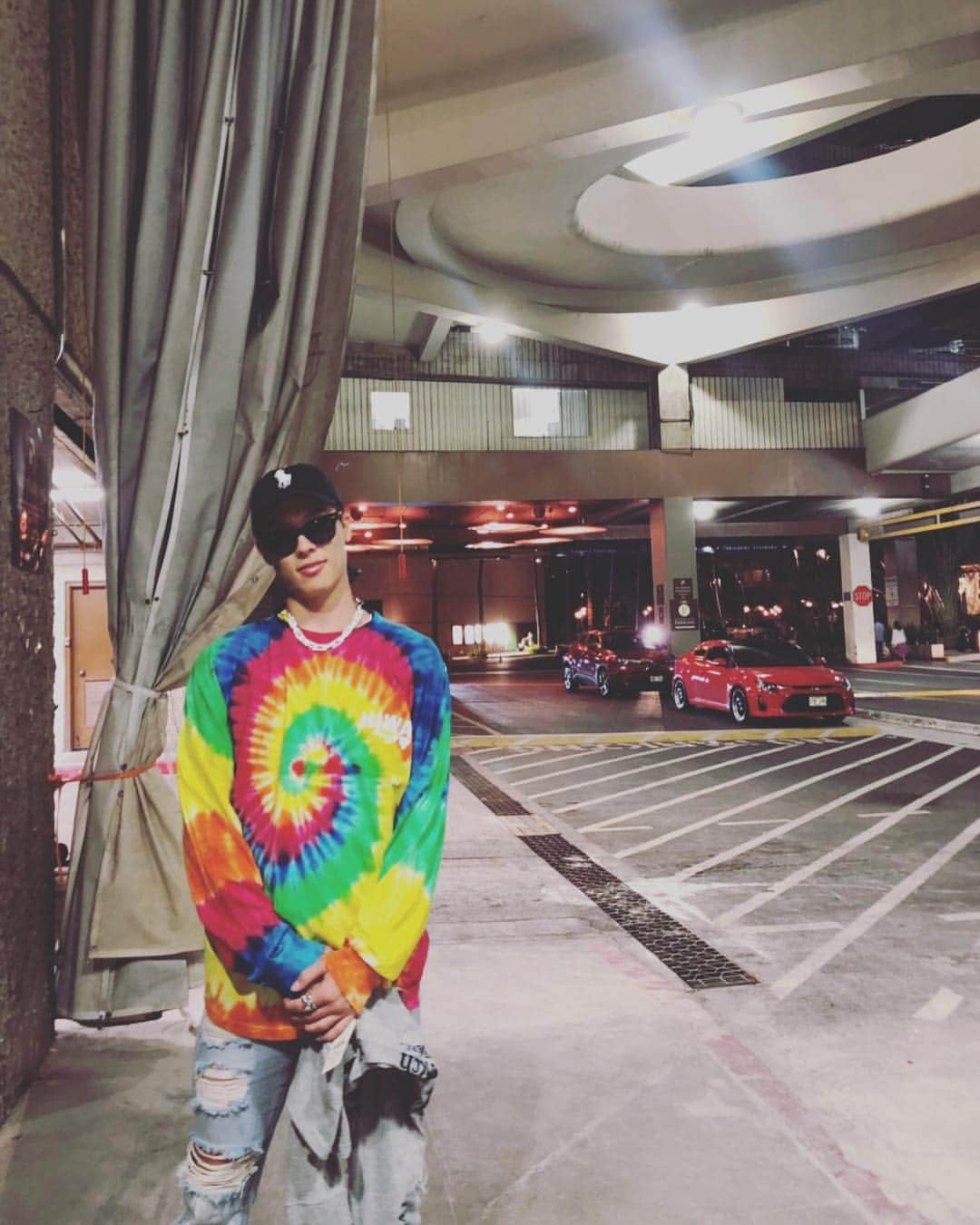 小林陵侑のインスタグラム：「ハワイTゲット  派手モードの時はいいね💊🔫💙 #hawaii #poro #abcマート #get #スキージャンプ #ryoyukobayashi #小林陵侑 #結婚式 #素敵」