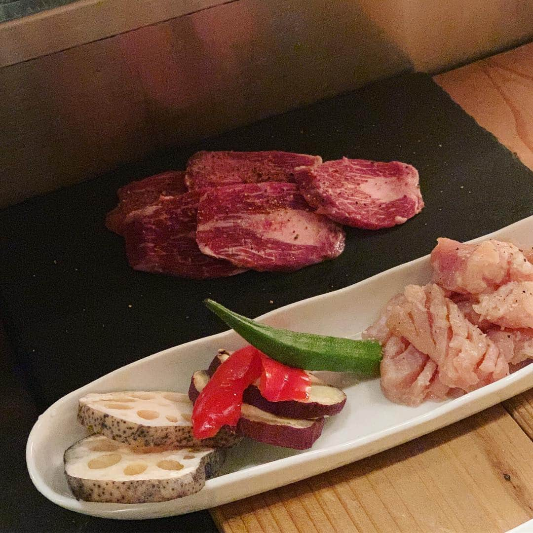 Chiakiさんのインスタグラム写真 - (ChiakiInstagram)「· 名古屋で行ってみたかった焼肉屋さん😋🍖 写真1枚目のレアロゼっていうユッケみたいなのが美味しかった😚 牛タンもグー😆👍✨ ･ #名古屋 #焼肉 #レアロゼ #お肉 #029 #肉スタグラム」4月23日 15時40分 - chianyanchu