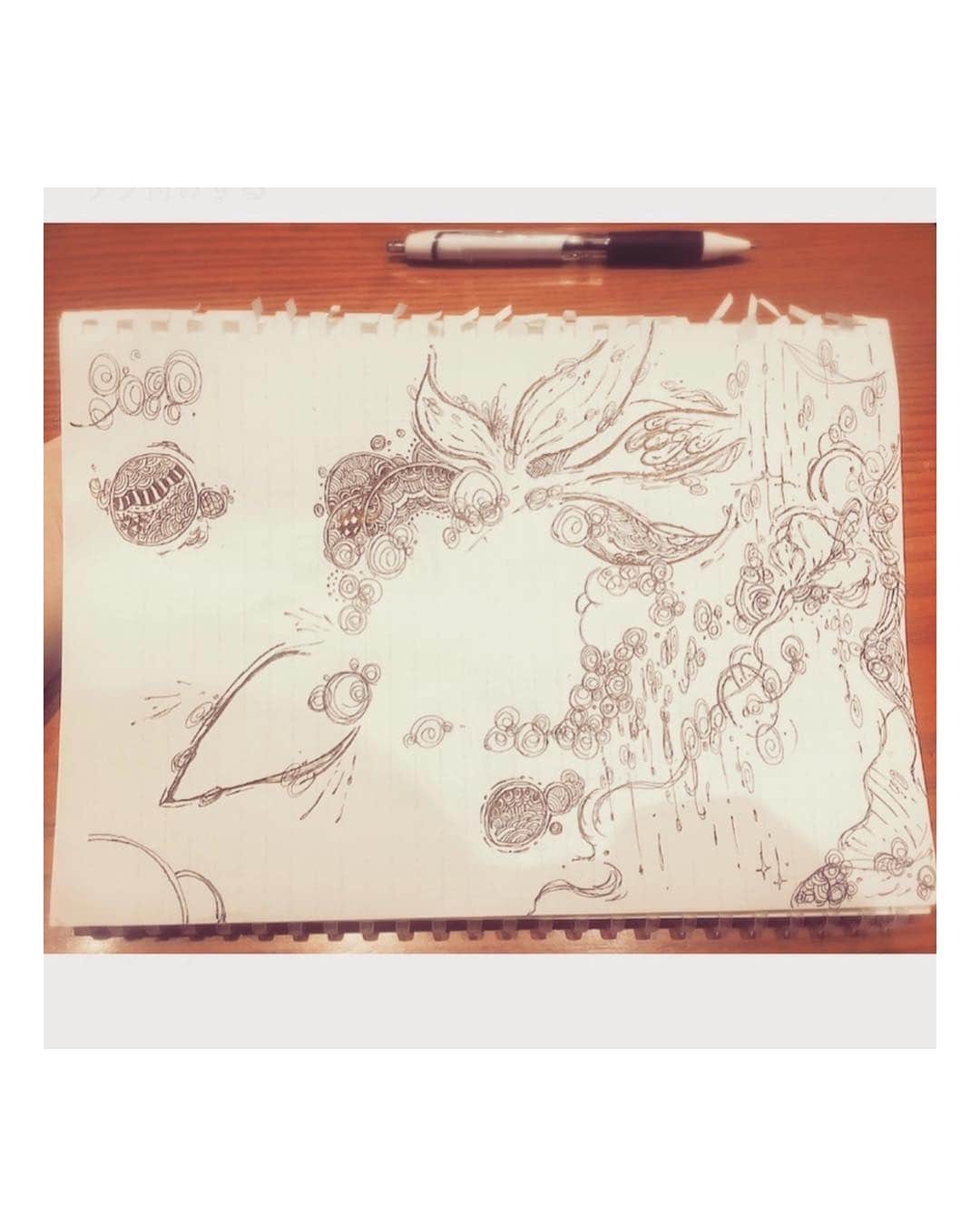 白石糸さんのインスタグラム写真 - (白石糸Instagram)「. . . #絵#ボールペン #いつかの落書き」4月23日 15時49分 - ito_0123