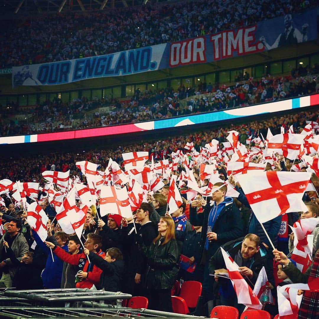 サッカー イングランド代表チームさんのインスタグラム写真 - (サッカー イングランド代表チームInstagram)「Happy #StGeorgesDay! 🏴󠁧󠁢󠁥󠁮󠁧󠁿」4月23日 15時56分 - england