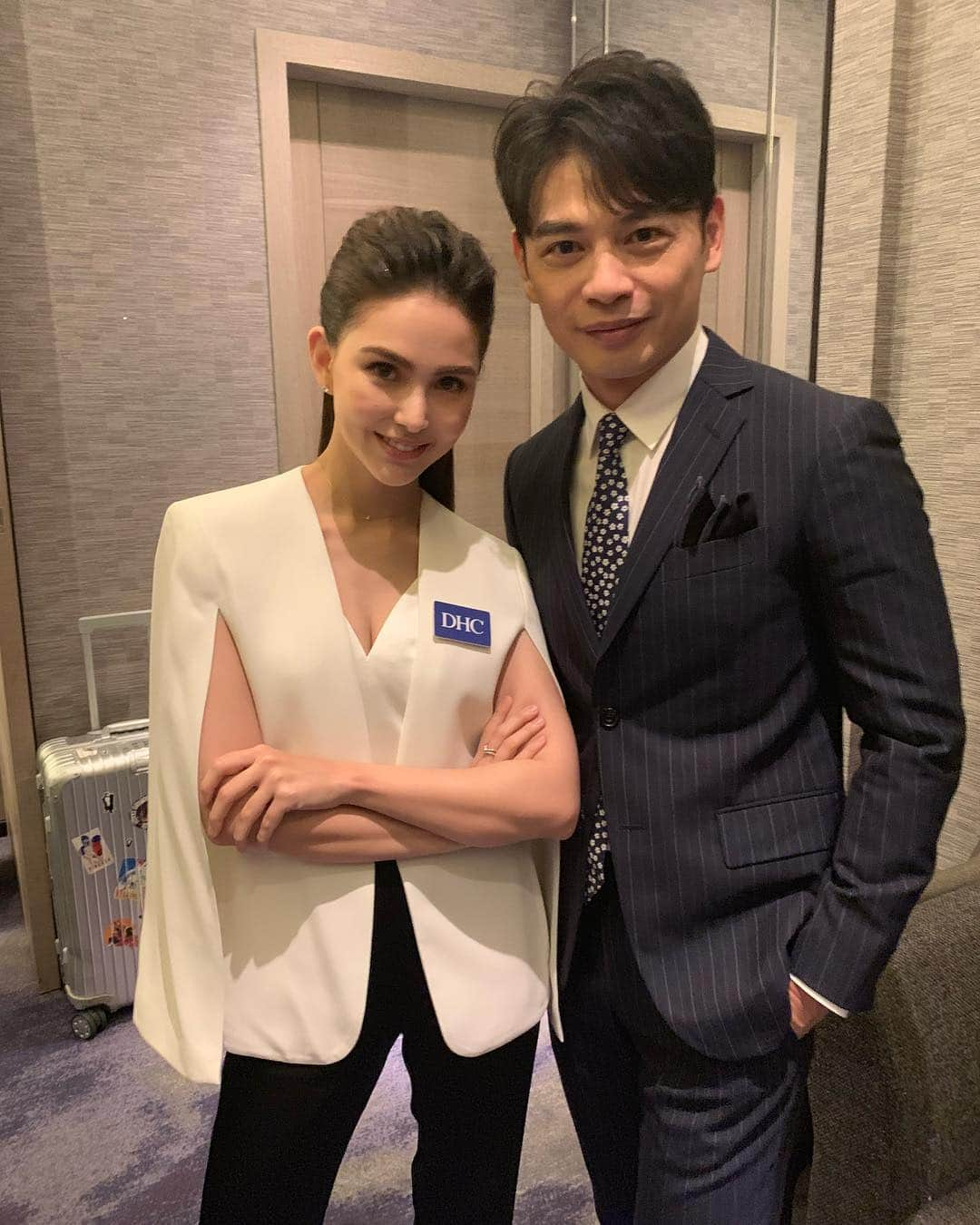 ハンナ・クインリヴァンさんのインスタグラム写真 - (ハンナ・クインリヴァンInstagram)「Hi 👋🏻 @kenlin125  How can I not laugh  when u host.🤷🏼‍♀️ #dhc」4月23日 16時07分 - hannah_quinlivan