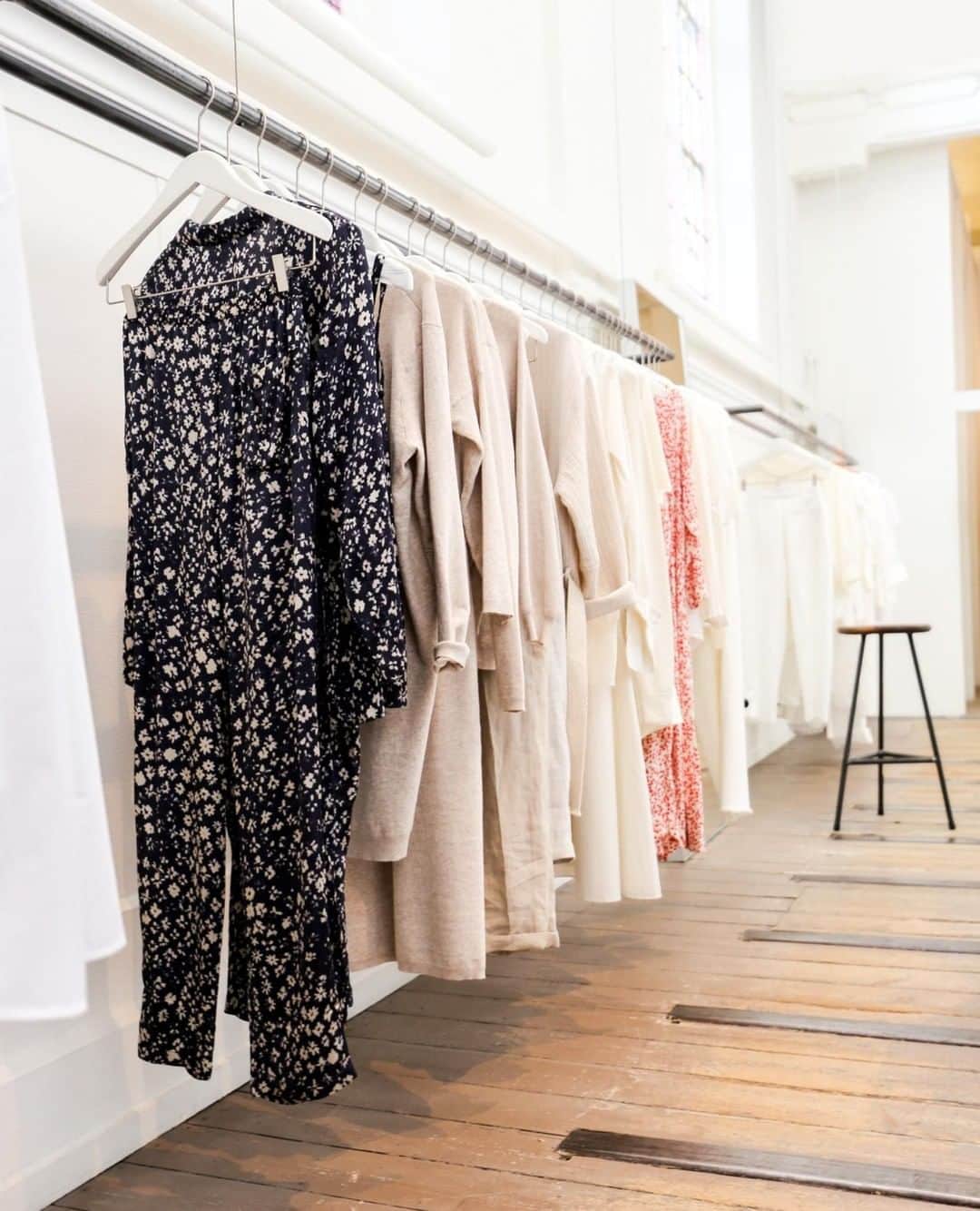 のインスタグラム：「Our spring/summer collection spotted in The HUMANOID store Arnhem. In this store we bring together an extensive collection of clothing and shoes from HUMANOID and brands. Open 7 days a week and located at Weverstraat 15 in Arnhem, The Netherlands. ⁣ ⁣ ⁣ ⁣ #humanoidstore #humanoidshop #flagshipstore #conceptstore #arnhem #weverstraat #springsummer #newcollection @humanoidshop」