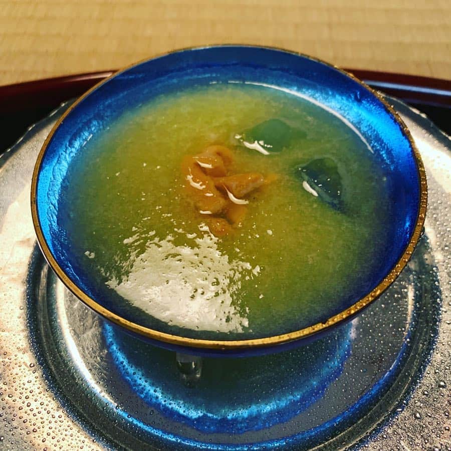 神田うのさんのインスタグラム写真 - (神田うのInstagram)「毎月食のお勉強に通わせて頂いている銀座壬生さん🥢 お写真7枚目はマスクメロンにホヤです。メロンのスープにホヤの塩気が絶妙なバランス😍 そしてメロンにレモンとお塩を少し加えて流石の一品でした😍❣️ #銀座#日本料理#壬生#ginza#japanesefood#食が身体を作る#17年間#毎月#通っています#女将さん#大好き#ありがとうございます#食いしん坊#神田うの#unokanda」4月23日 16時02分 - unokandaofficial