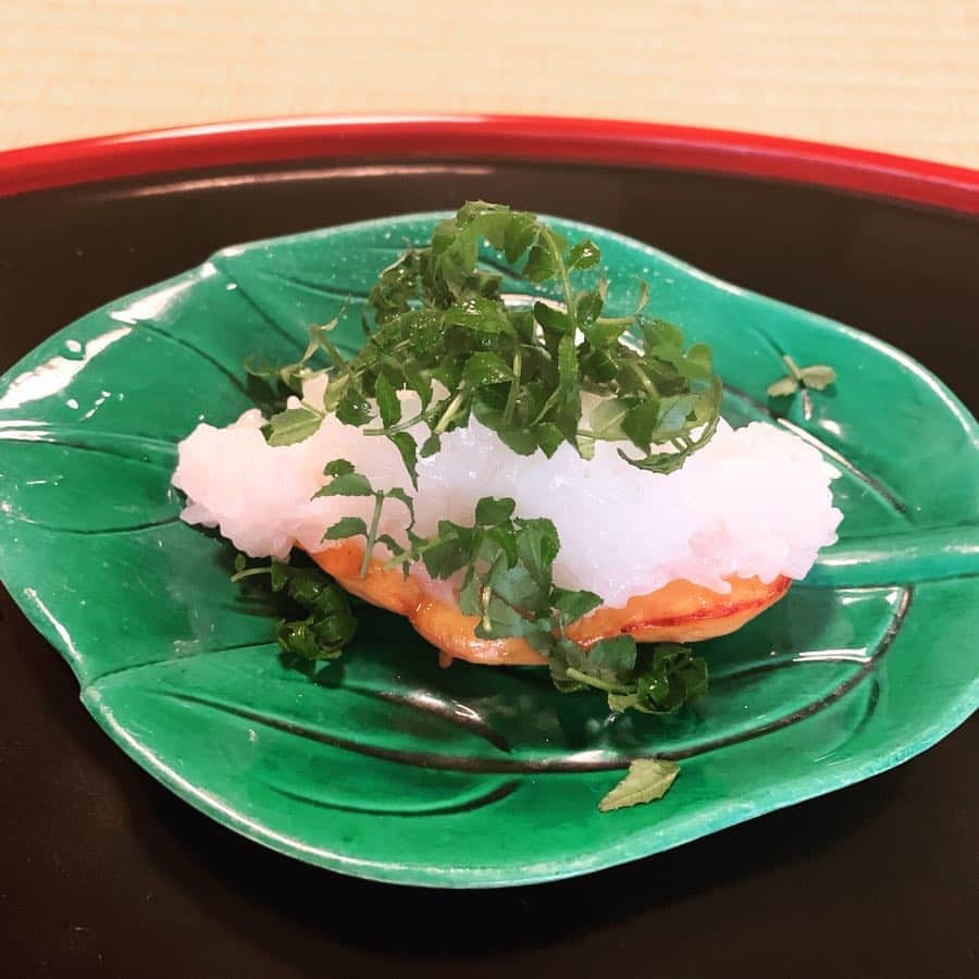 神田うのさんのインスタグラム写真 - (神田うのInstagram)「毎月食のお勉強に通わせて頂いている銀座壬生さん🥢 お写真7枚目はマスクメロンにホヤです。メロンのスープにホヤの塩気が絶妙なバランス😍 そしてメロンにレモンとお塩を少し加えて流石の一品でした😍❣️ #銀座#日本料理#壬生#ginza#japanesefood#食が身体を作る#17年間#毎月#通っています#女将さん#大好き#ありがとうございます#食いしん坊#神田うの#unokanda」4月23日 16時02分 - unokandaofficial