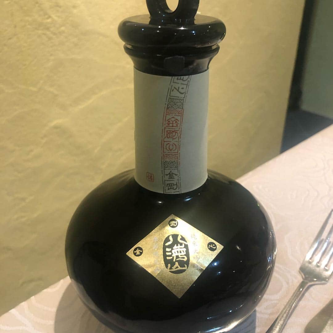 越野矢素子さんのインスタグラム写真 - (越野矢素子Instagram)「名古屋で何年も予約待ちのトゥラジョアさんでのお食事会にご招待して頂き行って来ました！ お料理も美味しくて、お料理に合わせて出てくるワインやシャンパンも最高に美味しかったです🍷✨ 私が日本酒が好きと言うとシェフが八海山の珍しい大吟醸を出して下さいました🤣今まで飲んだ事のない八海山に感動致しました。 美味しいものを素敵な方々と一緒に頂ける幸せを噛み締めて食してきました✨ #名古屋#予約待ち#名店#トゥラジョア #フンンチ」4月23日 16時13分 - loversyaso