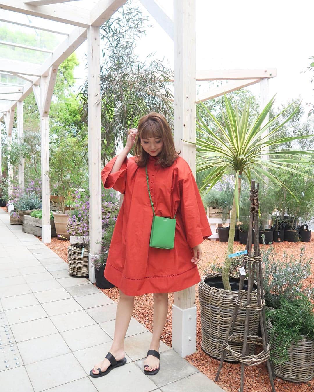 Mai Wakimizuさんのインスタグラム写真 - (Mai WakimizuInstagram)「今日のcoordinate♡saorinが着てるのを見て欲しい！と思ったワンピース♡ガバッと1枚で着れて、色んなところをカバーしてくれる♡今年っぽいテラコッタカラーもお気に入り＼(^o^)／ #wakkinstyle#ootd#coordinate dress:#rosymonster @rosy_monster  bag:#jilsander  shoes:#jilsandernavy」4月23日 16時22分 - wakkin__m