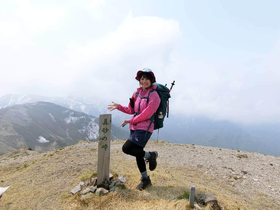 桜花さんのインスタグラム写真 - (桜花Instagram)「こんにちはでございマウンテン🗻☀️ まもなくゴールデンウィークですね✨  私は昨年の４月末は佐渡にいましたよ🍀  懐かしい🍀 とても楽しい旅でした🌷  １年は早い気がするけれど 思い出盛り沢山＼(^^)／🗻🗻🗻🌷 GWはどこのお山へ行こうかな✨✨✨ #山  #山登り  #山登り大好き #山の日アンバサダー  #mountain  #mountains #mountaingirl #gw」4月23日 16時28分 - mountainohka