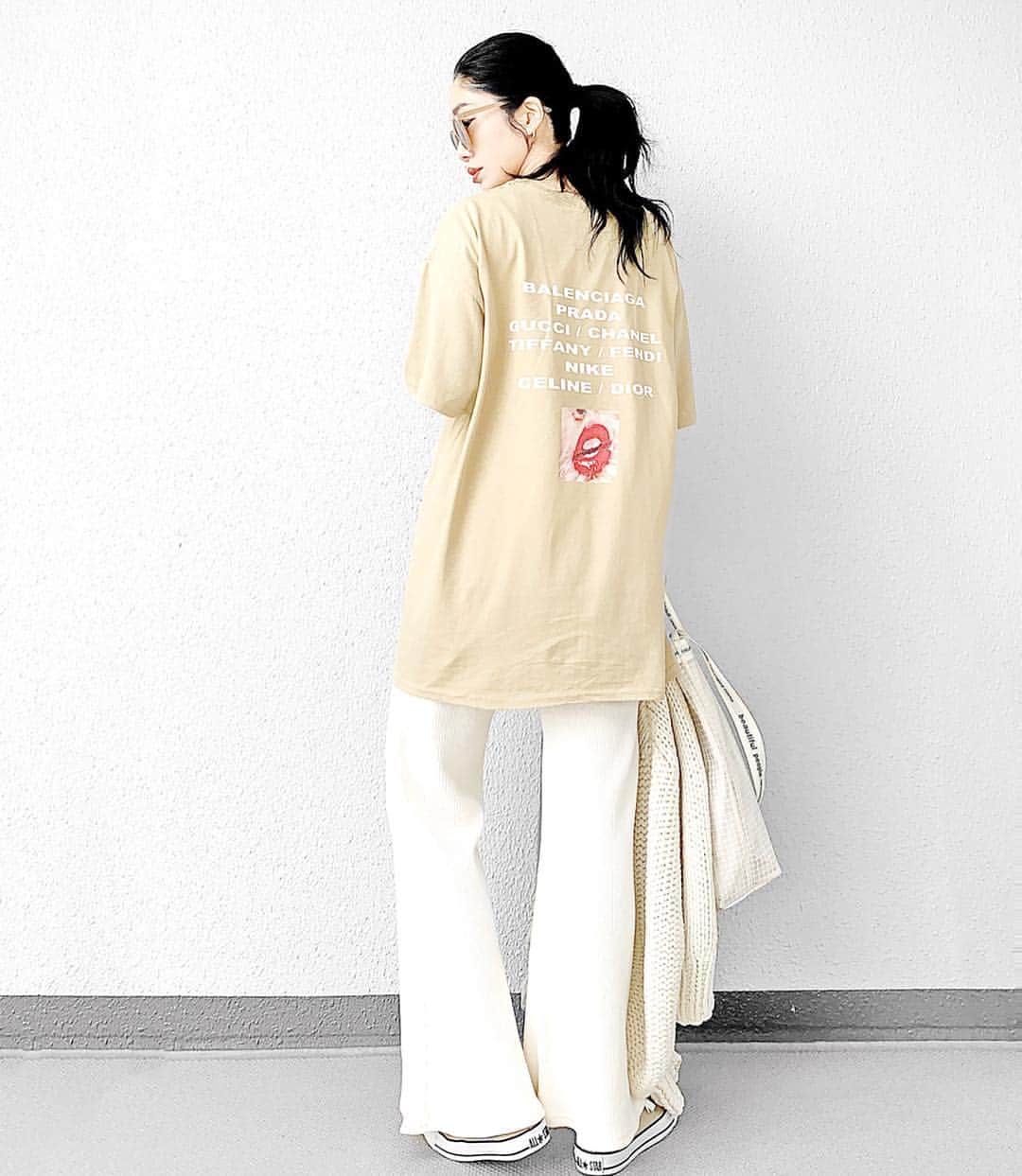 lve_xxxxのインスタグラム：「.﻿ .﻿ 💋💋💋﻿ ﻿ @3c___  #laurielish ﻿ ☑︎ Super Copy T﻿ ﻿ 人気で完売してしまってるみたいで😭﻿ ﻿ 再入荷きっとされると思う！﻿ 皆さま要チェック☑︎です👍﻿ ﻿ @beautifulpeople_officialsite の﻿ ビニールショルダーに﻿ ネームトートを、INするのが夢で☺️←﻿ ﻿ やっと出来たのでご満悦。笑﻿ ﻿ －－－－－－－－－－－－－－－－－－﻿﻿﻿﻿﻿﻿﻿﻿﻿﻿﻿﻿﻿﻿﻿﻿﻿﻿﻿ ﻿﻿﻿﻿﻿﻿﻿﻿﻿﻿﻿﻿﻿﻿﻿﻿﻿﻿﻿ item詳細(ブランド・サイズ等)に﻿﻿﻿ 関しましては﻿﻿﻿﻿﻿﻿﻿﻿﻿﻿﻿【WEAR】を﻿﻿﻿ ご参照くださいませ🙇‍♀️♡﻿﻿﻿﻿﻿﻿﻿﻿﻿﻿﻿﻿﻿﻿ ﻿﻿﻿ WEAR ： lvexxxx ﻿ ﻿﻿﻿ －－－－－－－－－－－－－－－－－－﻿﻿﻿ ﻿﻿」