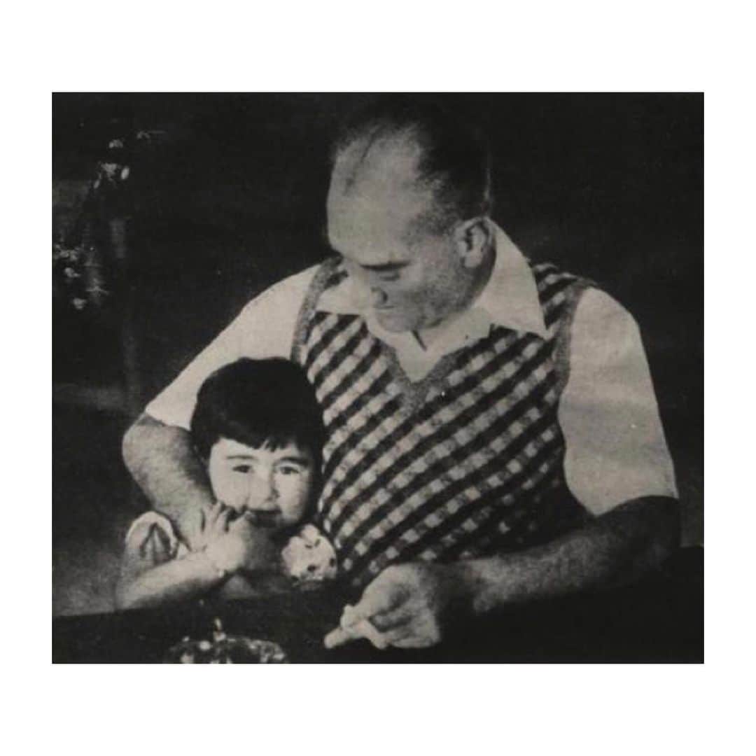 ナズ・アイデミルのインスタグラム：「Gazi Mustafa Kemal Atatürk’ün armağanı 23 Nisan Ulusal Egemenlik ve Çocuk Bayramı kutlu olsun🇹🇷」