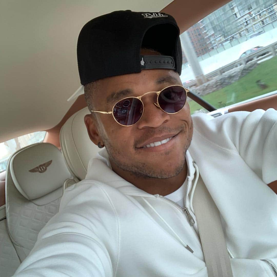 ルイス・アドリアーノのインスタグラム：「Bom dia ♥️」