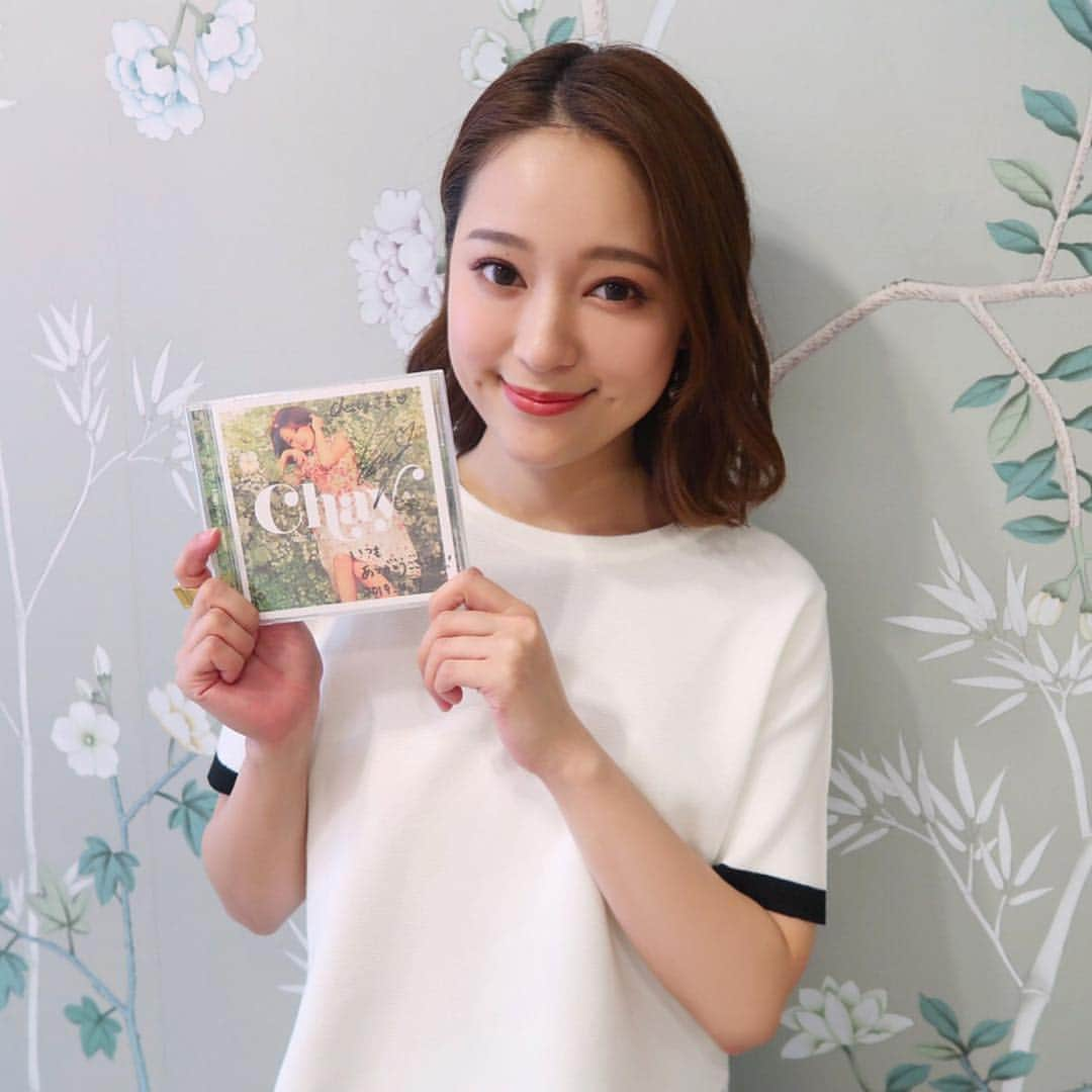 小川淳子さんのインスタグラム写真 - (小川淳子Instagram)「大好きなChayちゃんから新曲のCDを頂きました😍💗💗💗一足早く聴かせて頂きましたが、本当に素敵でお気に入りの一曲に💋💋フォトブックではChestyのお洋服をとっても綺麗に着用してくれています🌸✨いつも可愛くて優しいChayちゃんの大ファンです☺️💕💕💕いつもありがとう❤️❤️」4月23日 16時51分 - junkoogawa1225