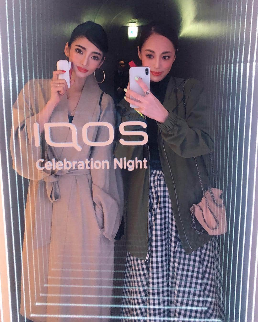 RisaWisteriaさんのインスタグラム写真 - (RisaWisteriaInstagram)「#IQOSThisChangesEverything #IQOSアンバサダー #IQOSJapan  先日、@iqos_jpのパーティーにご招待いただきお邪魔してまいりました️❤️ IQOS 3とIQOS 3 MULTIの NIPPON 祝賀モデルが発表された今回のパーティー🥳  改元のお祝いらしく、会場もパフォーマンスもドリンクやフードまで和なテイストたっぷりで素敵でした️❤️ そして新しくお披露目されたNIPPON 祝賀モデルは日本を感じるカラーリング🥰  和だけどスタイリッシュでまさに新時代的️✨ 昭和に生まれて、平成を過ごし、 自分自身も世の中もどんどん変化していく中で 令和はどんな時代になっていくんだろう️😳✨ ワクワクしちゃうね💕  とっても素敵な新デバイス、 . 詳しくはIQOSストア、公式IQOSのサイトで確認してください。 . ※成人喫煙者向けの本製品には、リスクがないわけではありません。」4月23日 17時08分 - risa_the_m_e