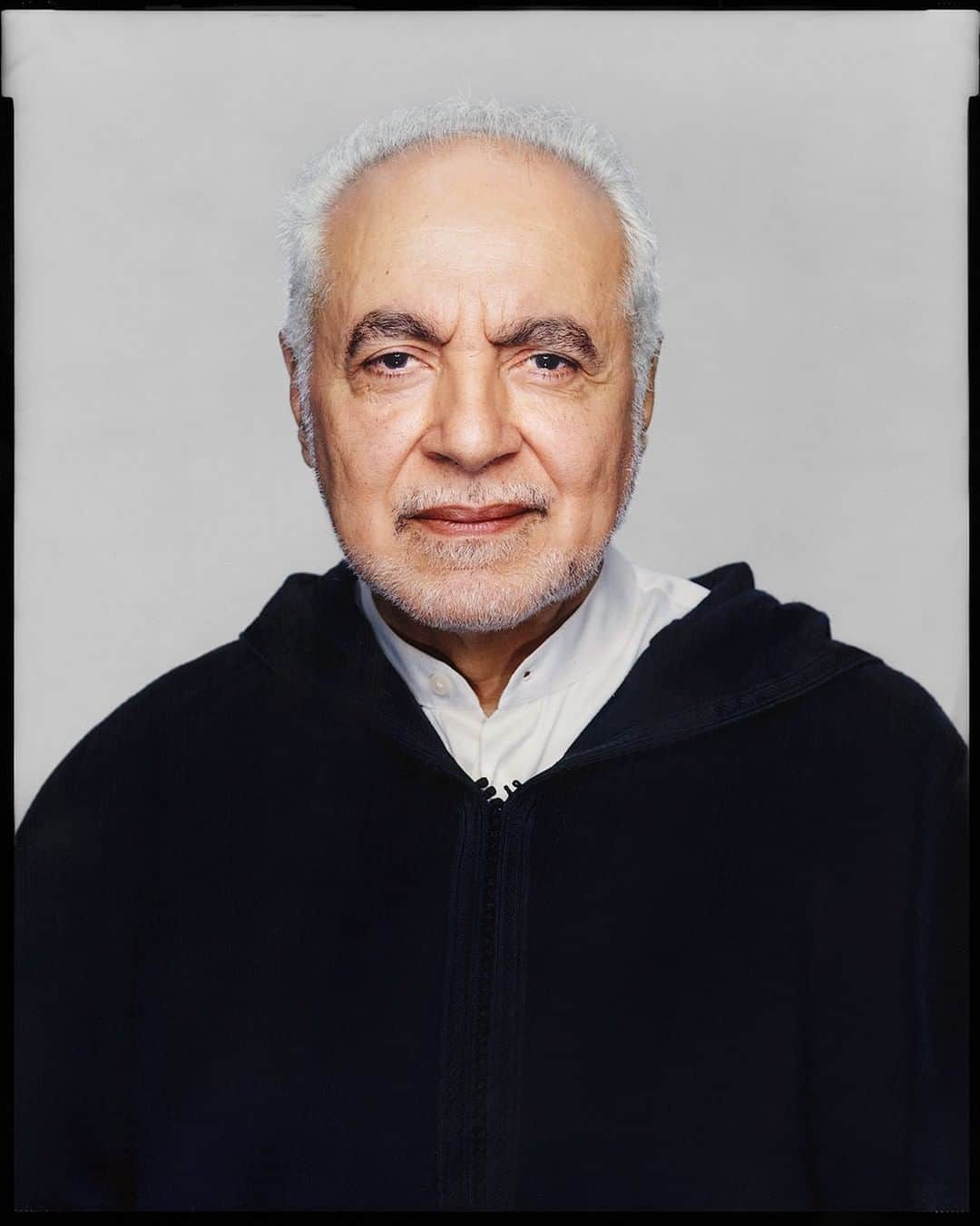 のインスタグラム：「Photo by Martin Schoeller @martinschoeller | From an interview series I did with New York City religious leaders. This is Imam Feisal Abdul Rauf.  Religion: Sufi Islam. "We are created by God from a little bit of God's own essence. In Christianity, Judaism, and Islam we believe that the human being was created in the divine image. We are God's representatives on Earth. So when you think of yourself that way, then you have a much, much greater responsibility. God did not send Jesus’s religion. God did not send Moses with a different religion. He didn’t send everybody with a different religion. No, they all came to teach about the same God. It's one religion. Muhammad, Jesus, and Moses are like regional managers. It's God's religion, all of them are ... Jesus didn't come to preach Christianity, he came to teach the children of Israel how to remember God better. He was a Jewish revivalist. Same with Muhammad; he didn't come to change to a new religion. He came to remind people what God was telling us all along. We are the ones who have created different religions. Prophets came to teach the one religion–how to worship God, to love God and to love each other." For more pictures and stories, follow me @martinschoeller」