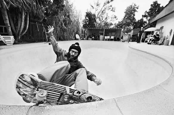 Vans Skateさんのインスタグラム写真 - (Vans SkateInstagram)「It’s TA Tuesday, so enjoy this #tbt shot of @TheTonyAlva1957 and join us for the premiere of “The Tony Alva Story” at the @NewportBeachFilmFest this Saturday at the Lido Theater. After the film there will be a Q&A with TA, @GrossoSucks, and the @SixStair crew, so grab your tickets via the link in our story and we’ll see you there! 📷: @AAcostaa」4月24日 3時59分 - vansskate