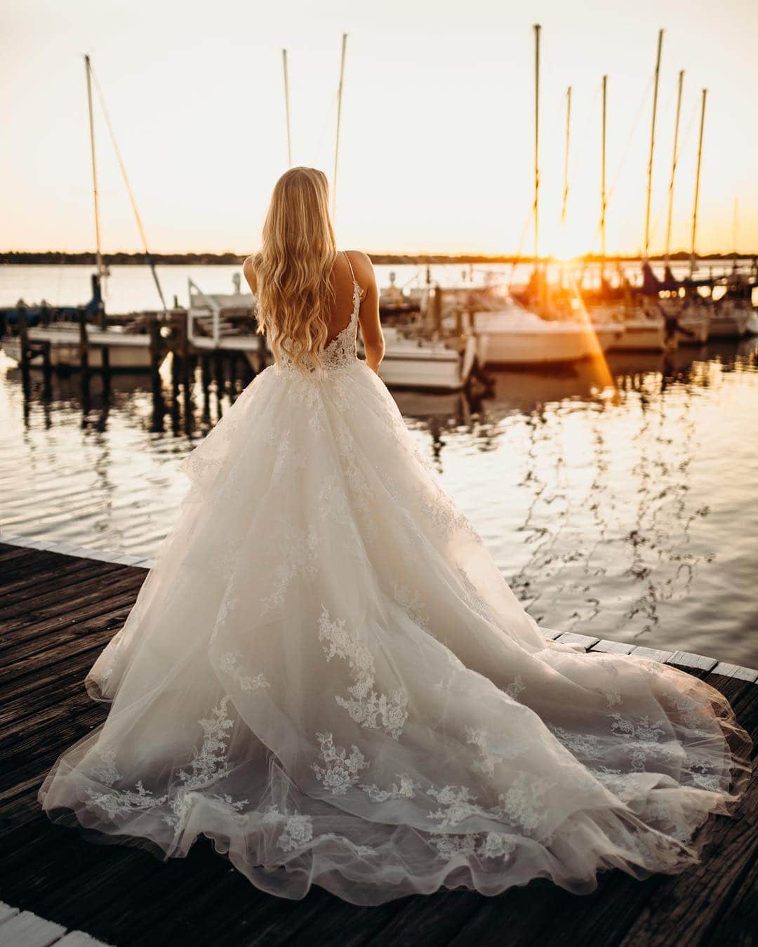 のインスタグラム：「So lovely!😍 @enzoani Tag a bride! •  @enzoani @enzoani  @enzoani」