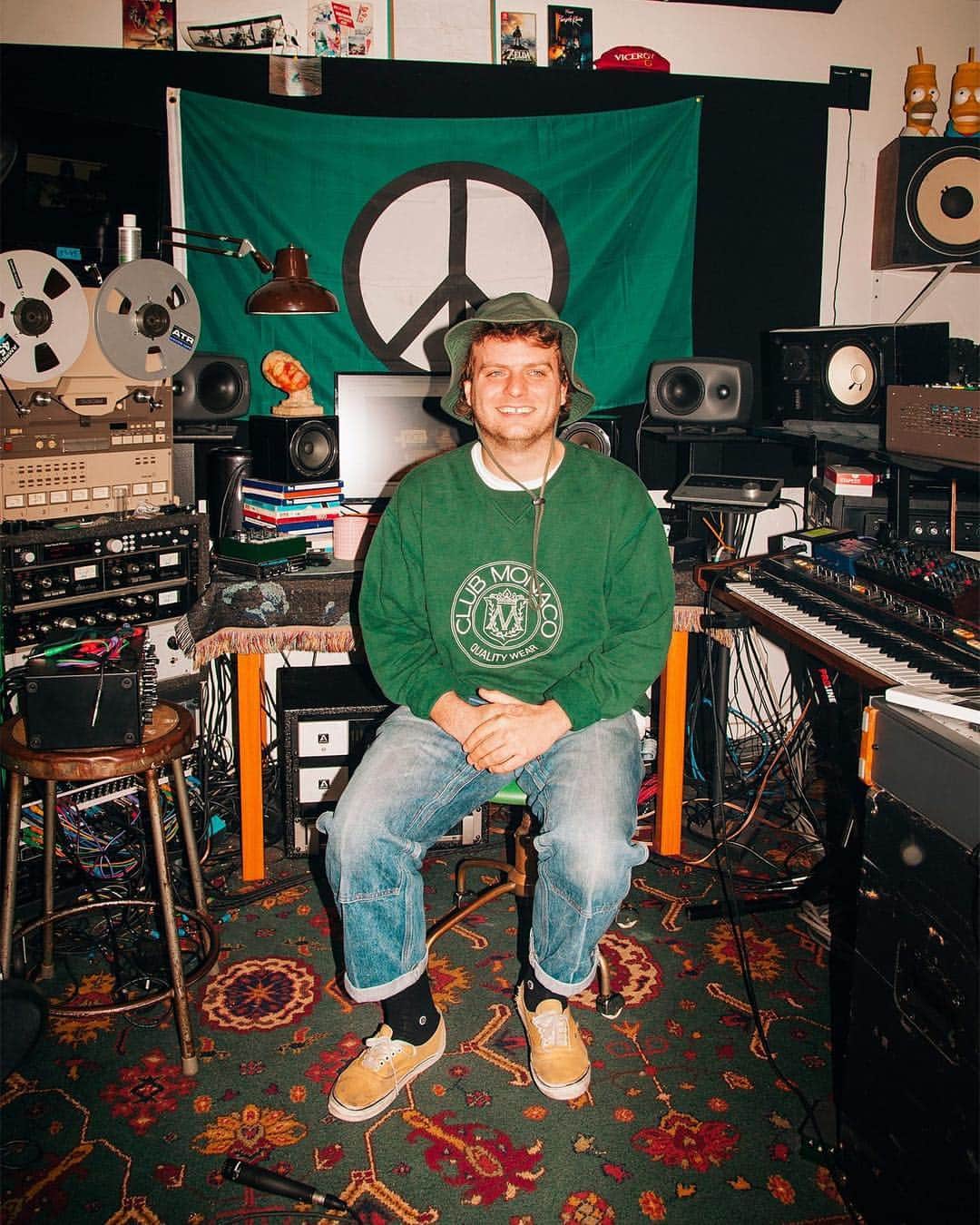 GQさんのインスタグラム写真 - (GQInstagram)「#MacDeMarco made a nice album that you'll be playing all summer. Read all about it at the link in bio. (📸@aaron_sinclair_)」4月24日 2時52分 - gq